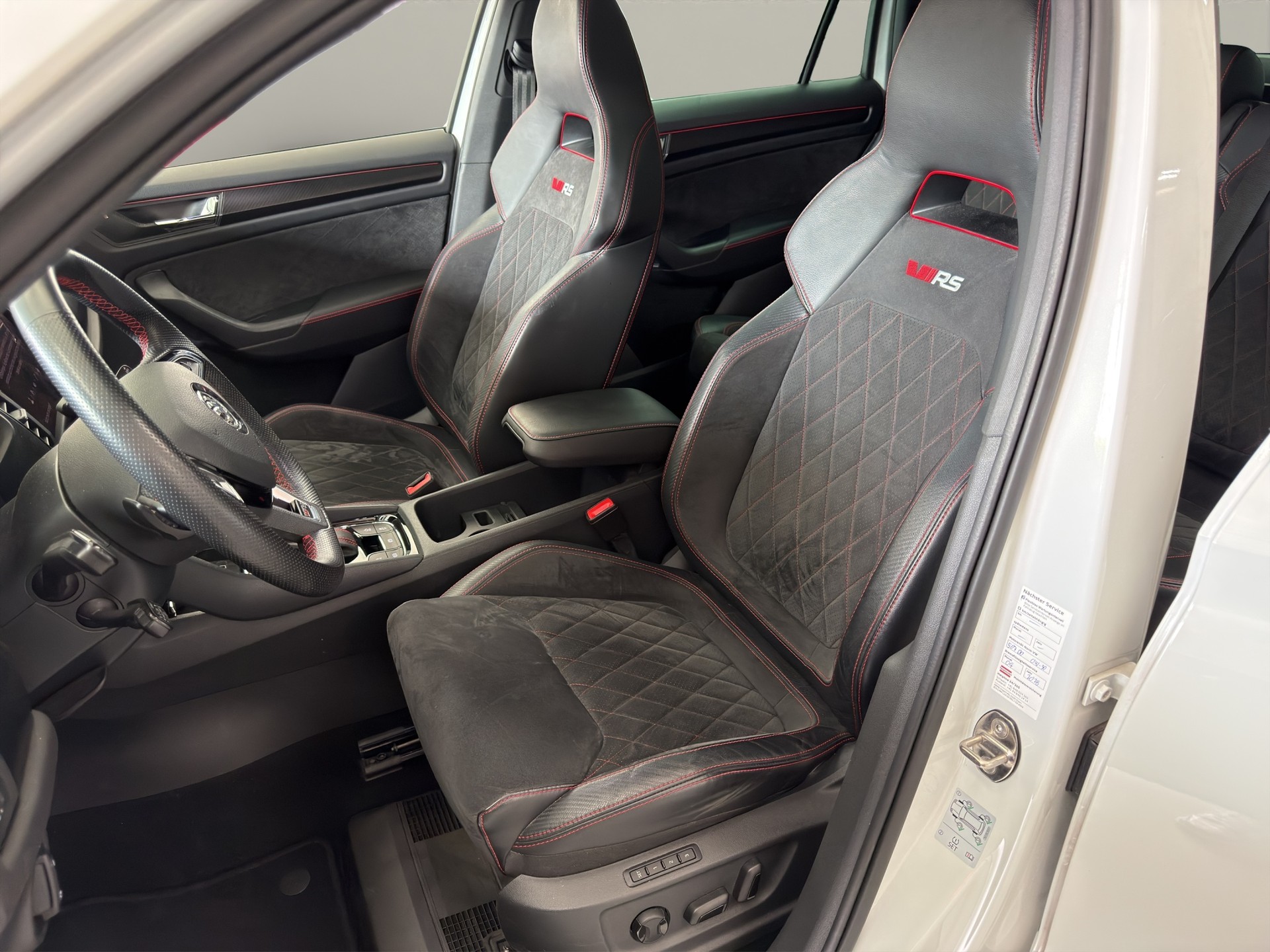 SKODA Kodiaq 2.0 Bi-TDI SCR RS 4x4 DSG inkl. Veloträger-image-12