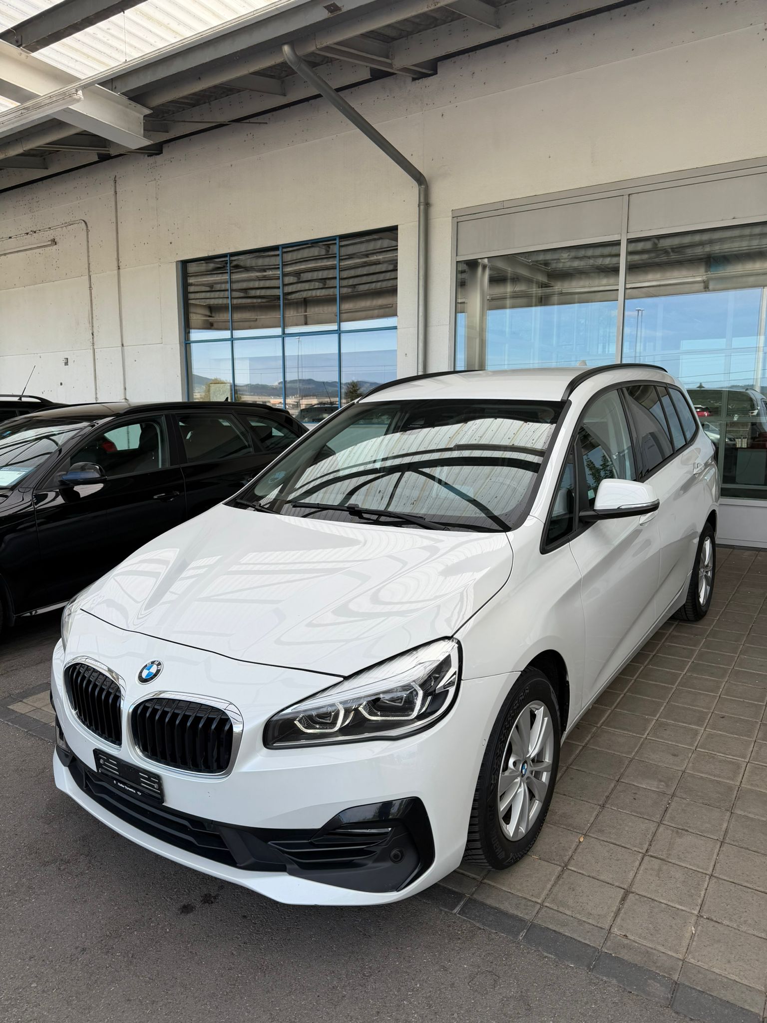 BMW 216d Gran Tourer DKG Sport Line-image-2