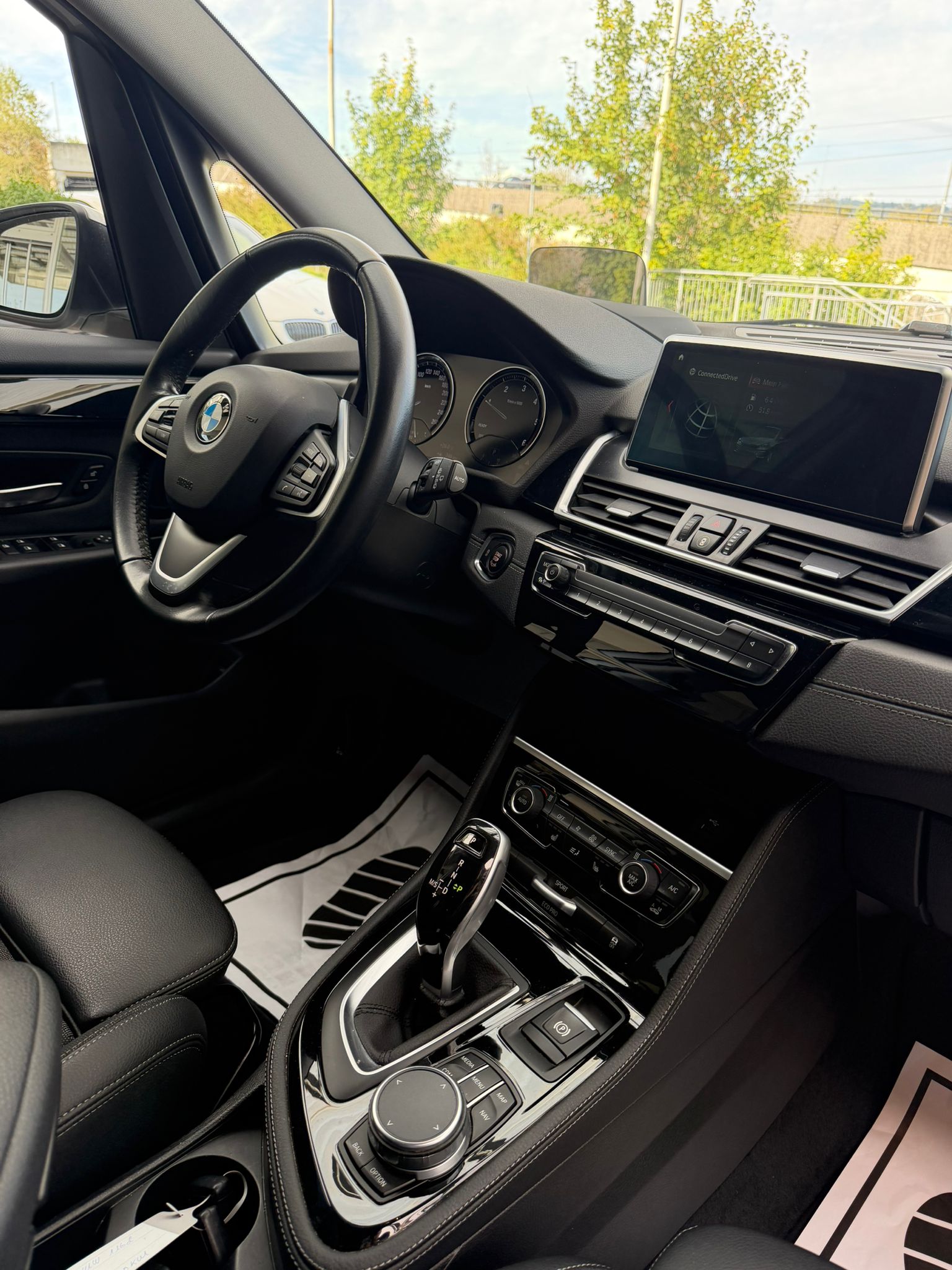 BMW 216d Gran Tourer DKG Sport Line-image-10