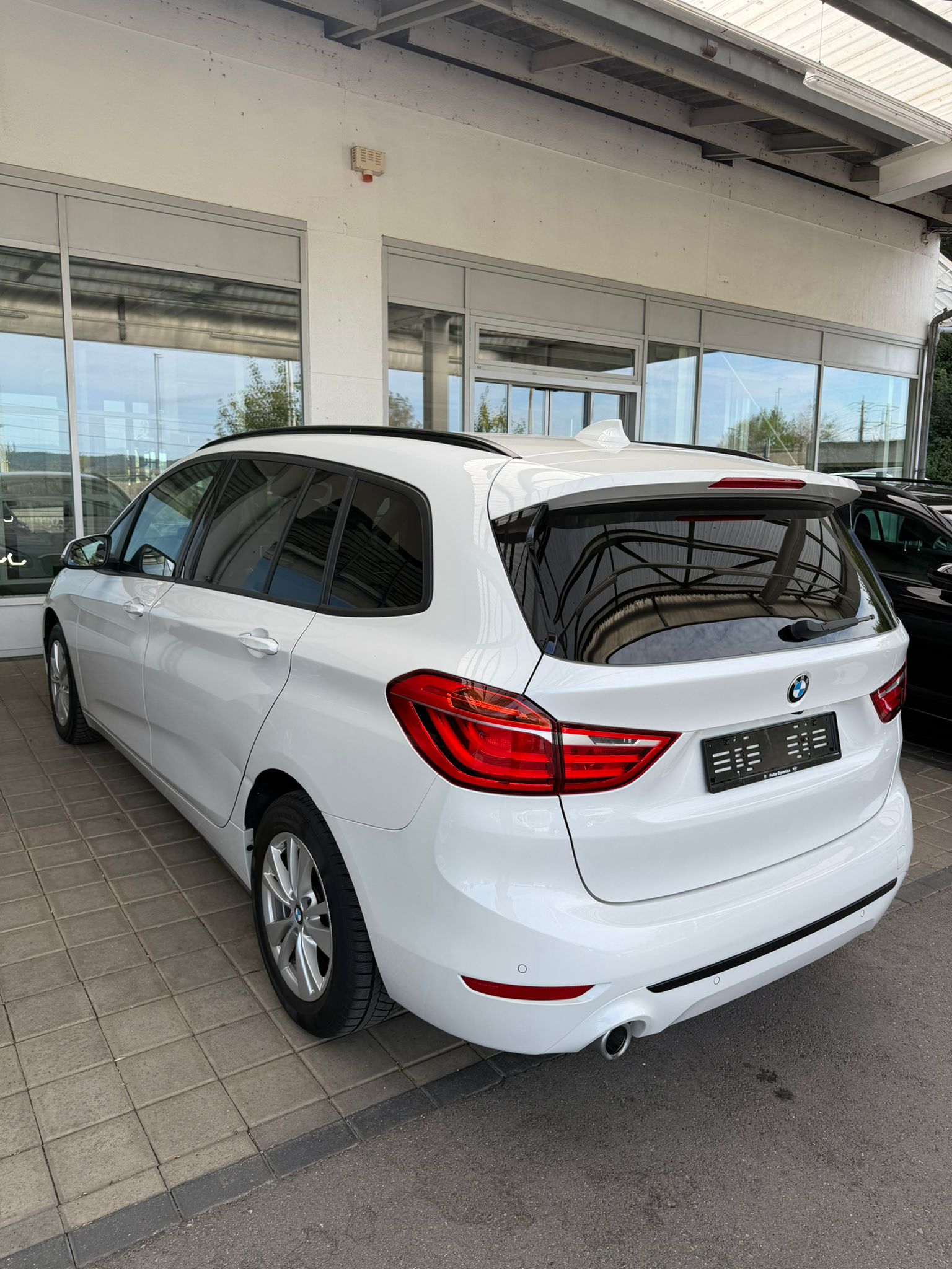 BMW 216d Gran Tourer DKG Sport Line-image-3