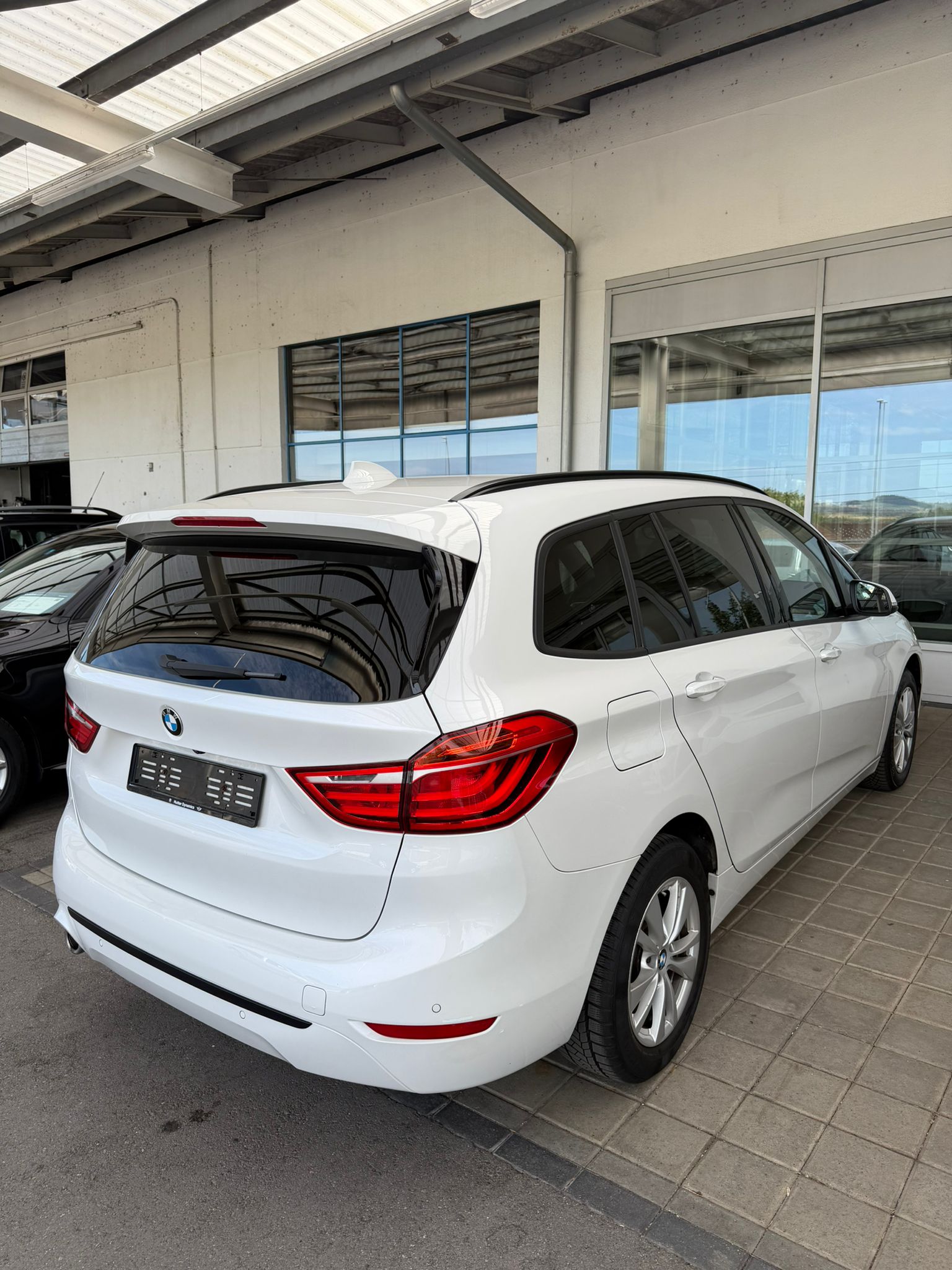 BMW 216d Gran Tourer DKG Sport Line-image-5
