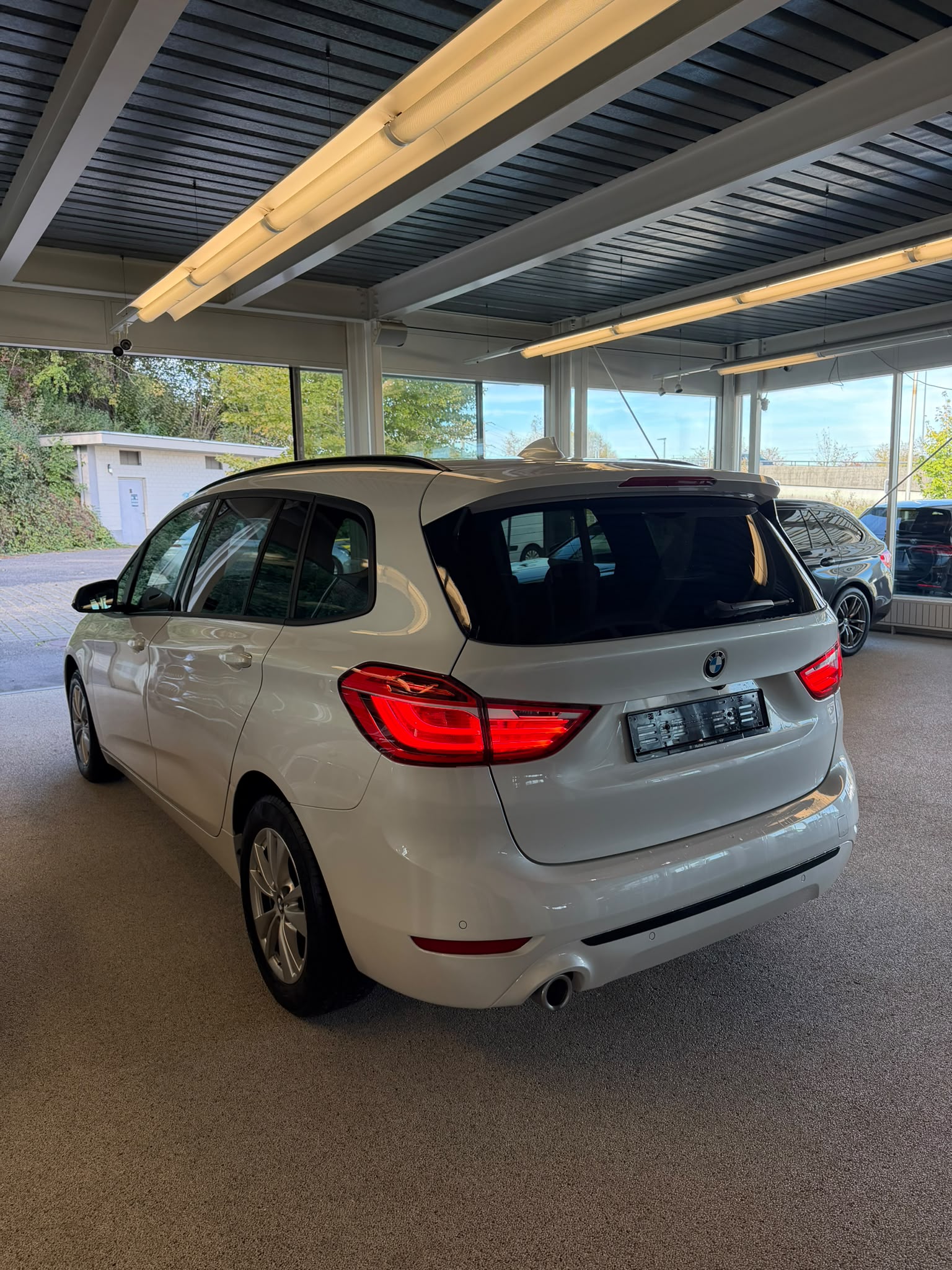 BMW 216d Gran Tourer DKG Sport Line-image-5