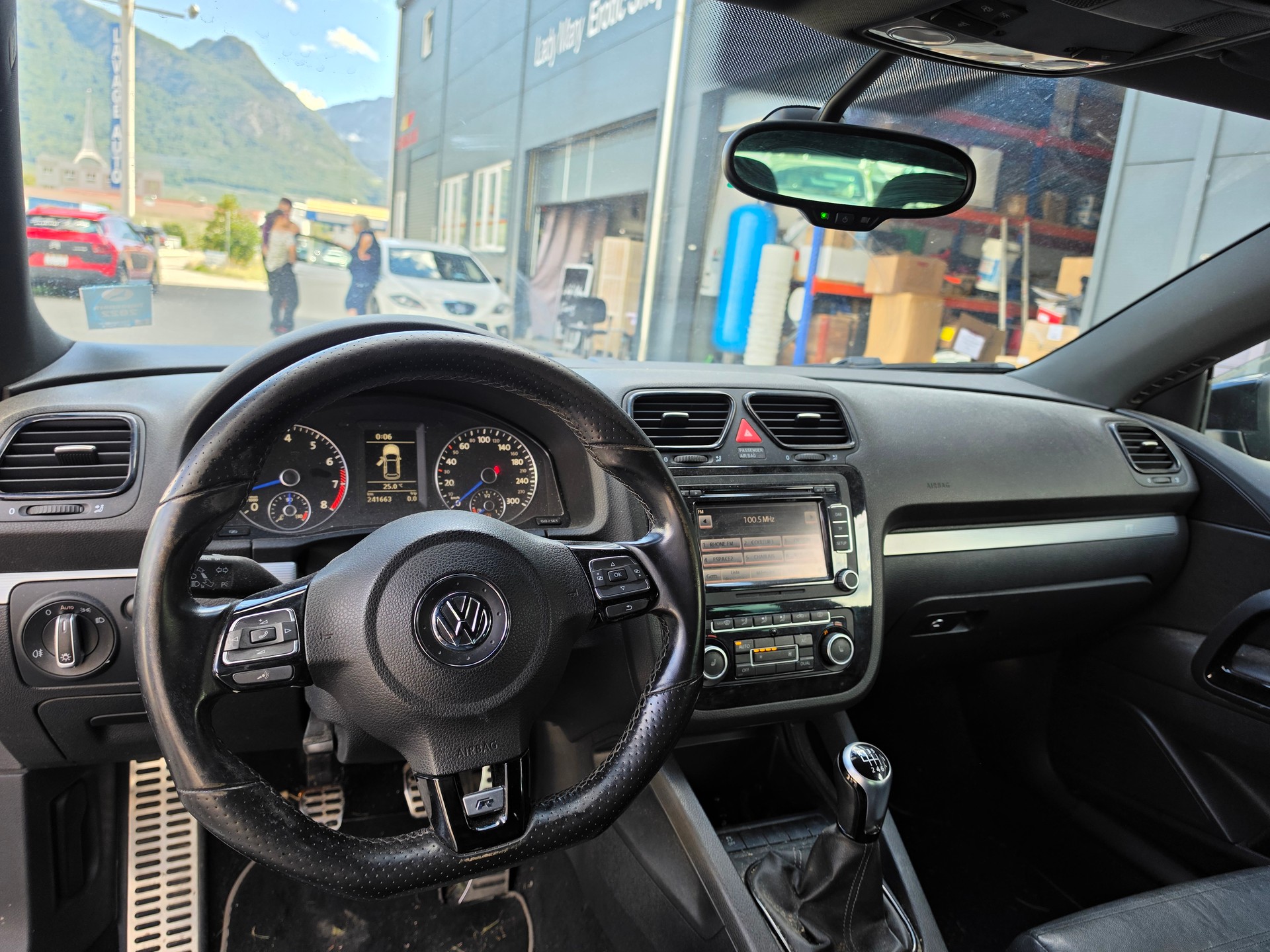VW Scirocco 2.0 TSI R-image-9