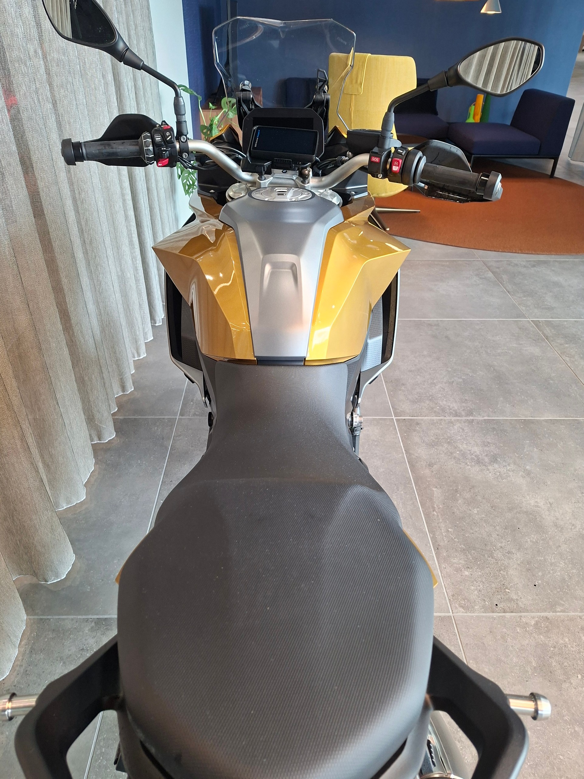 BMW F 900 XR A2 (35kW) ABS-image-9