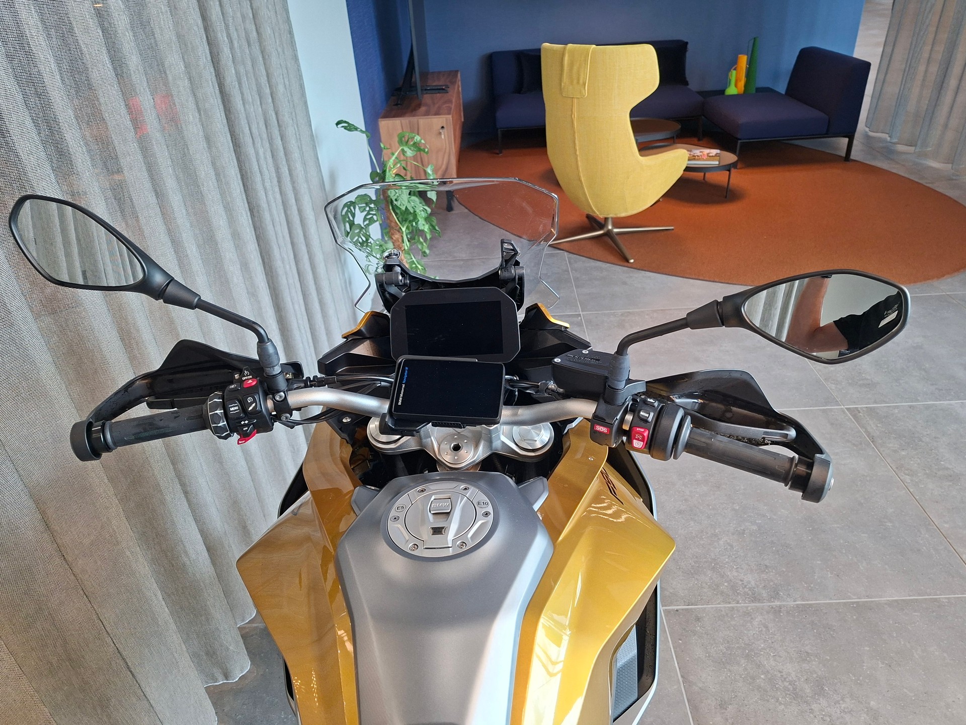 BMW F 900 XR A2 (35kW) ABS-image-6