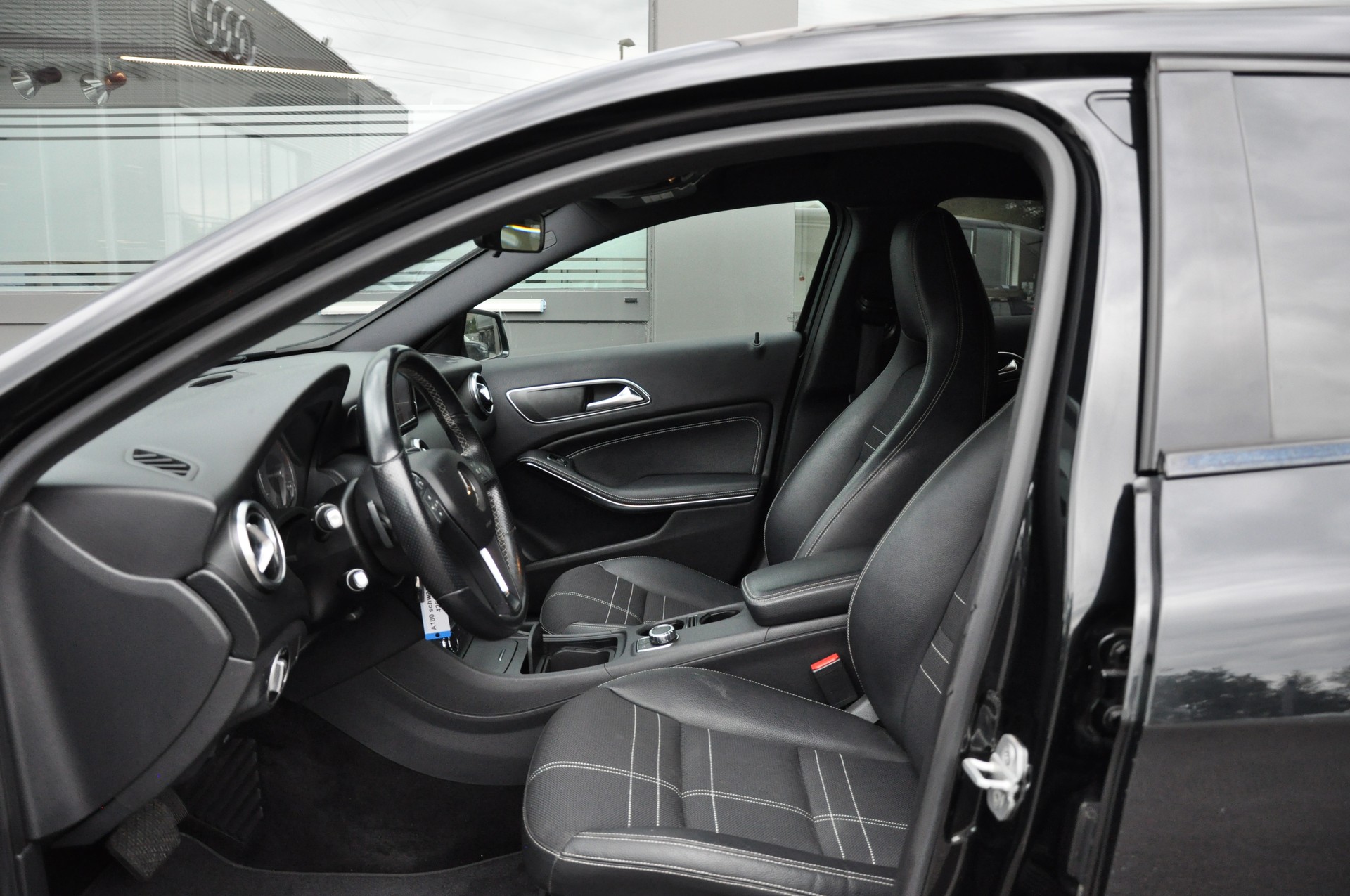 MERCEDES-BENZ A 180 Urban 7G-DCT-image-15