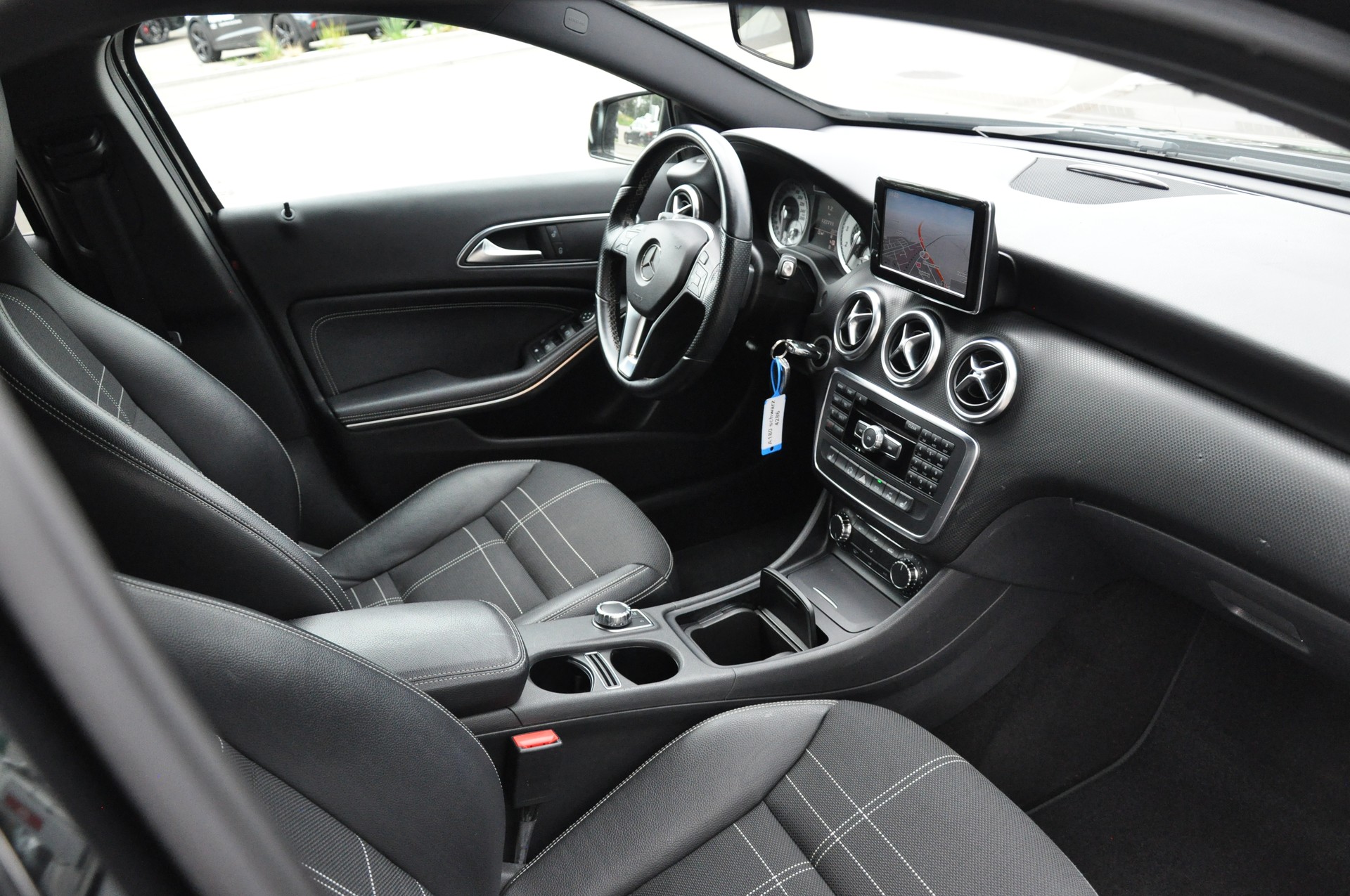 MERCEDES-BENZ A 180 Urban 7G-DCT-image-14