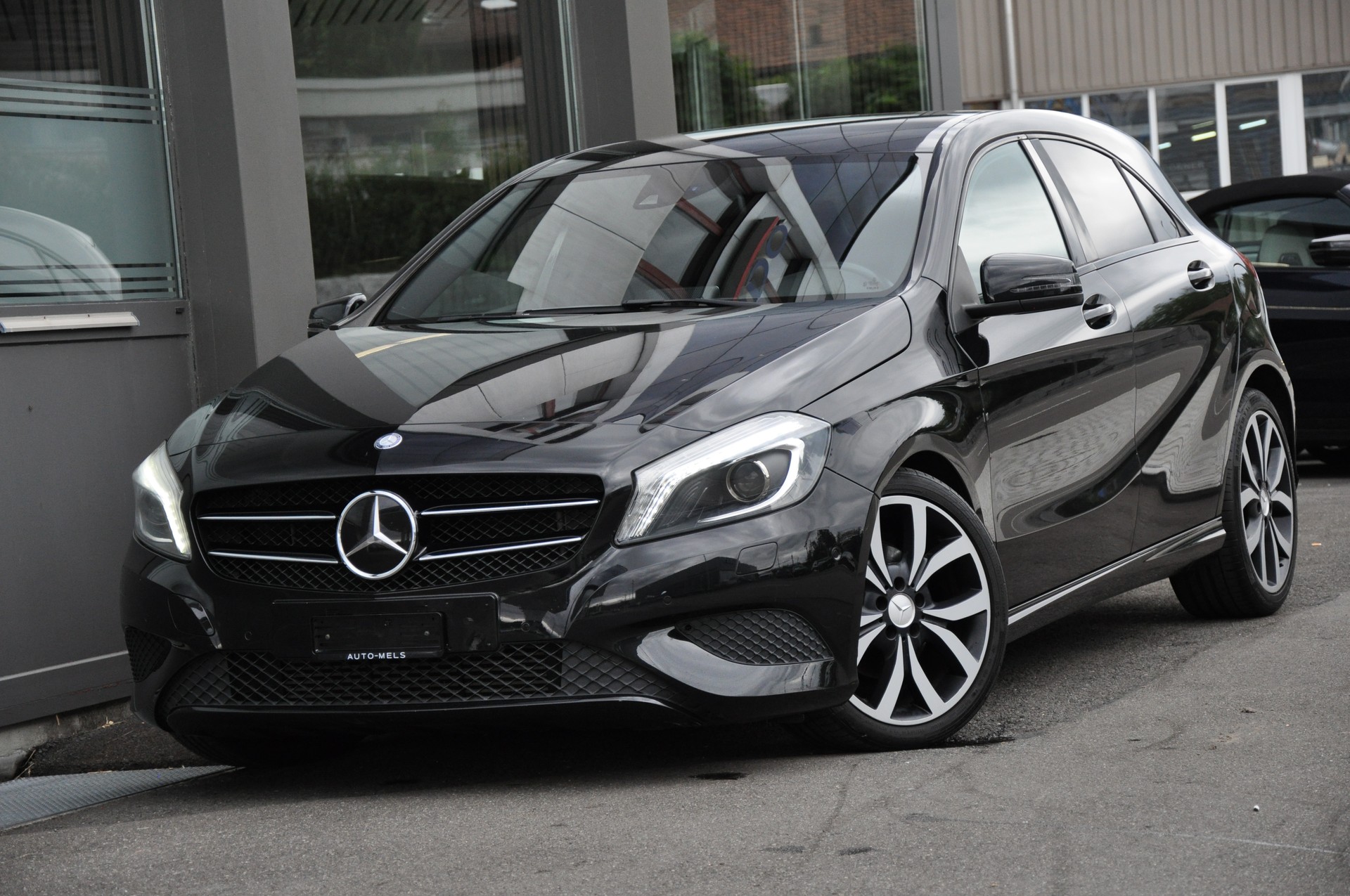 MERCEDES-BENZ A 180 Urban 7G-DCT-showroom-element-1