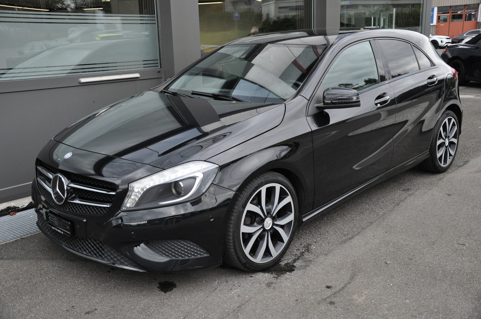 MERCEDES-BENZ A 180 Urban 7G-DCT-showroom-element-2