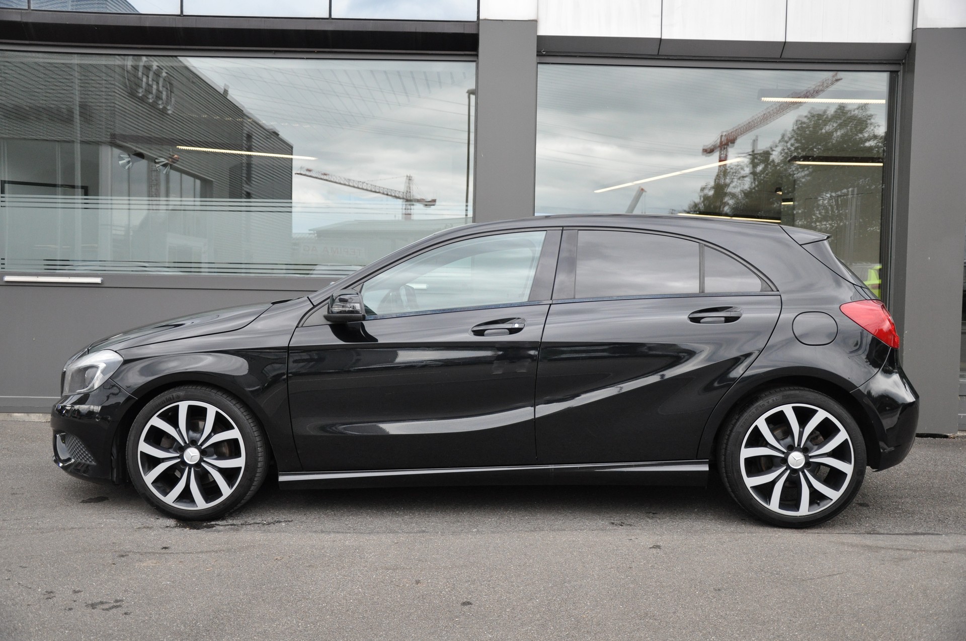 MERCEDES-BENZ A 180 Urban 7G-DCT-image-4