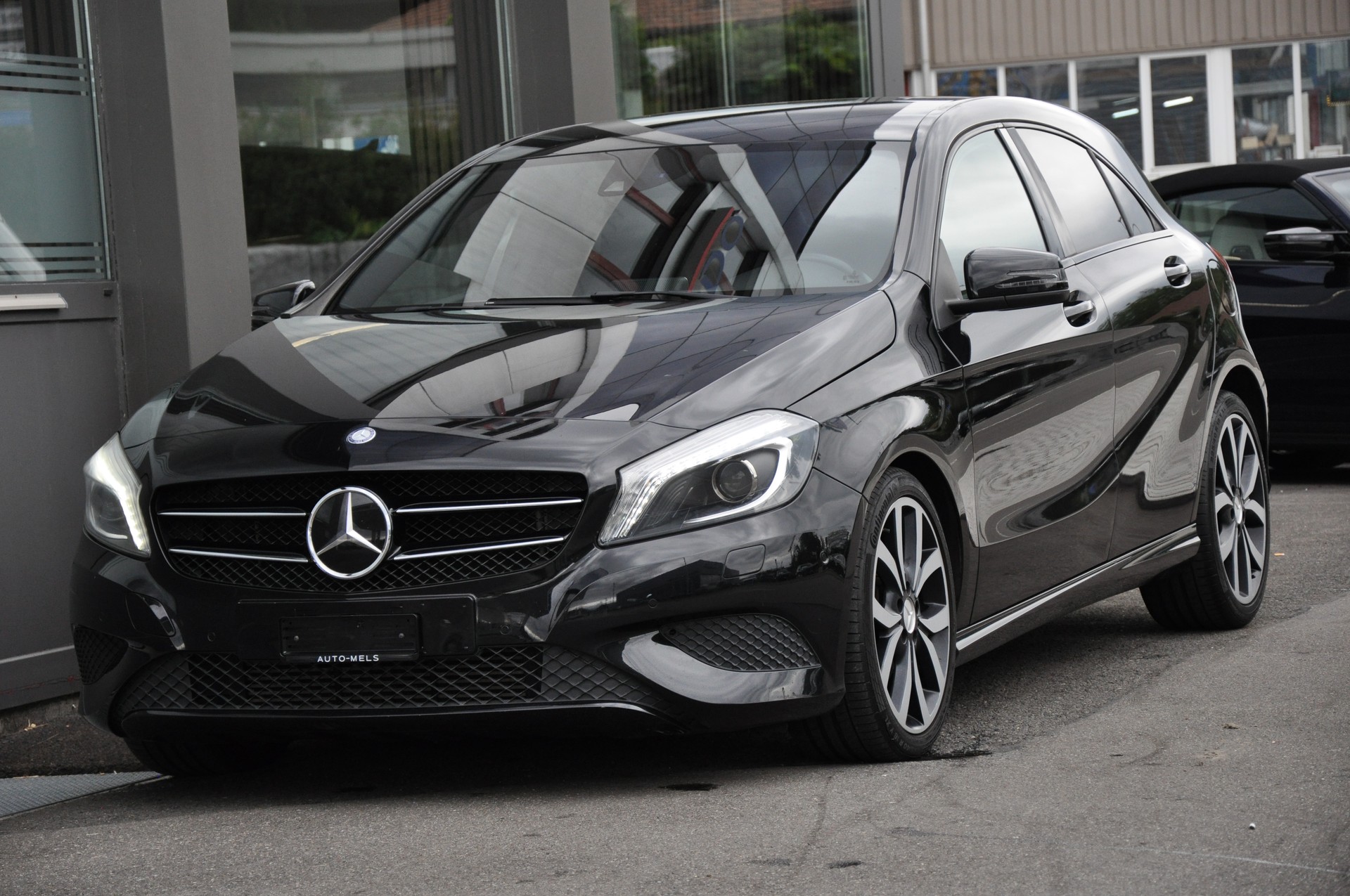 MERCEDES-BENZ A 180 Urban 7G-DCT-showroom-element-3