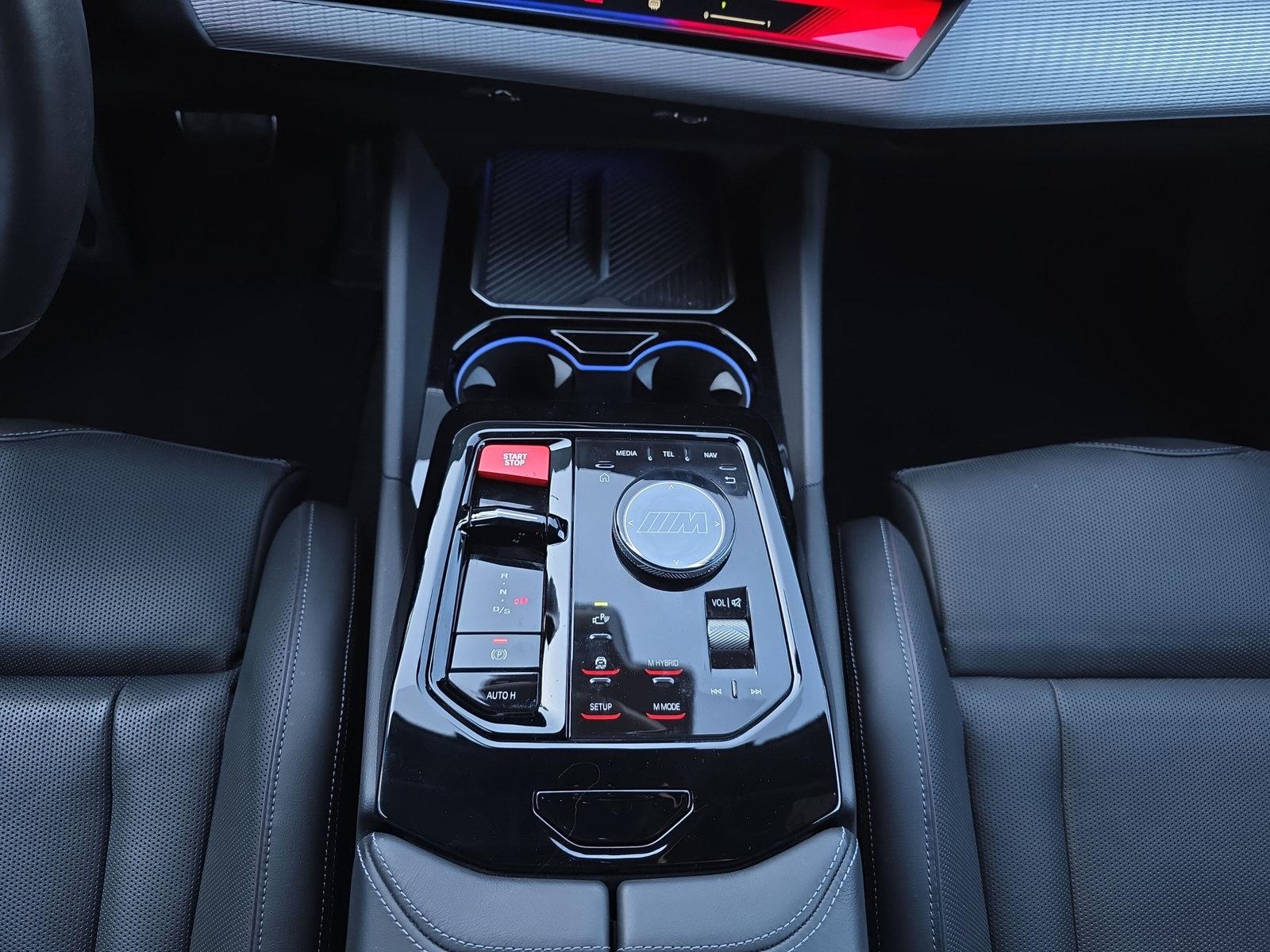 BMW M5 xDrive Touring (CH) * Individual Storm Bay *-image-25