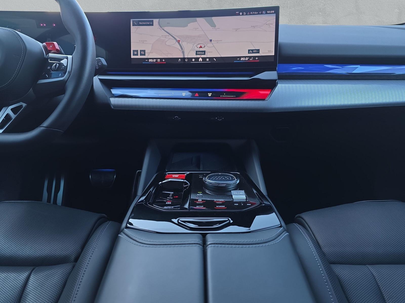 BMW M5 xDrive Touring (CH) * Individual Storm Bay *-image-17