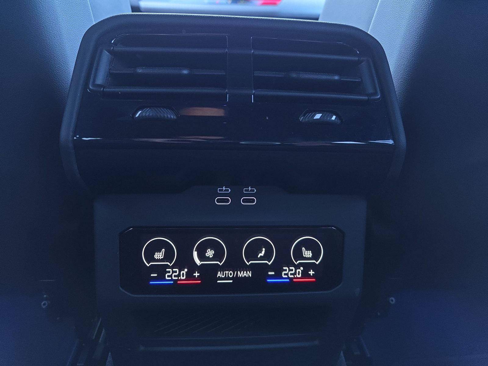 BMW M5 xDrive Touring (CH) * Individual Storm Bay *-image-26