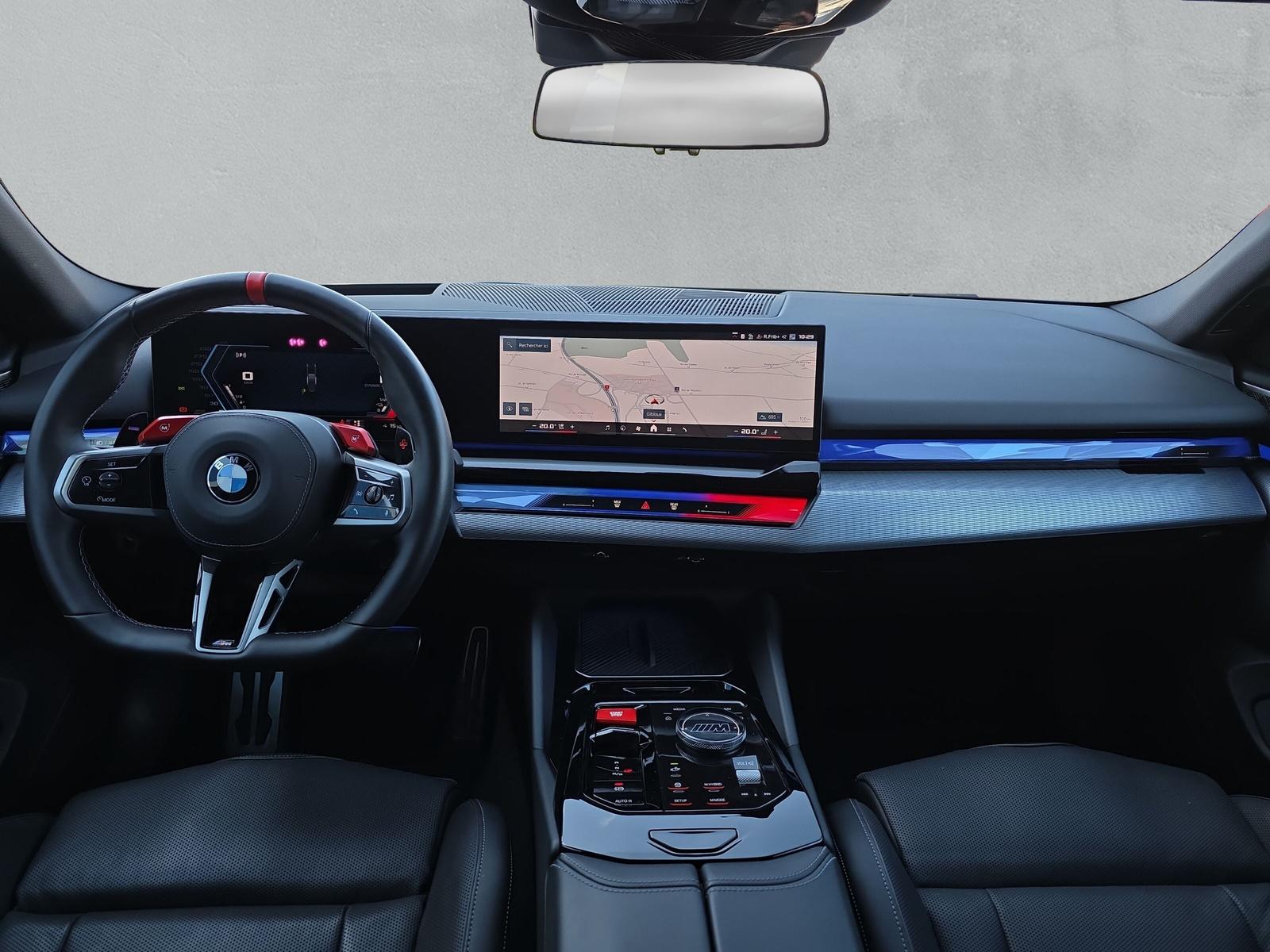 BMW M5 xDrive Touring (CH) * Individual Storm Bay *-image-16