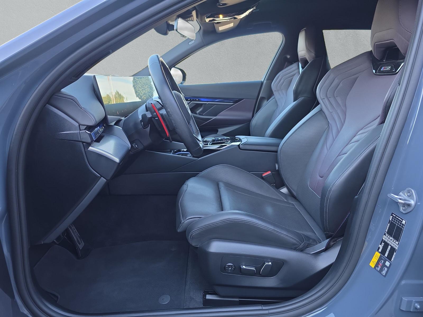 BMW M5 xDrive Touring (CH) * Individual Storm Bay *-image-11