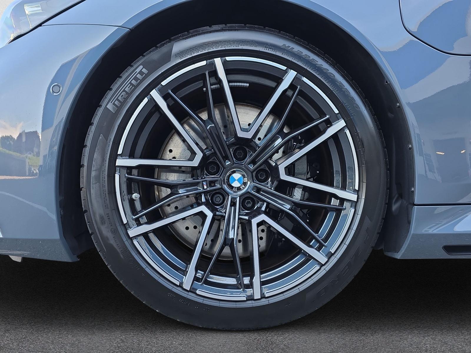 BMW M5 xDrive Touring (CH) * Individual Storm Bay *-image-9