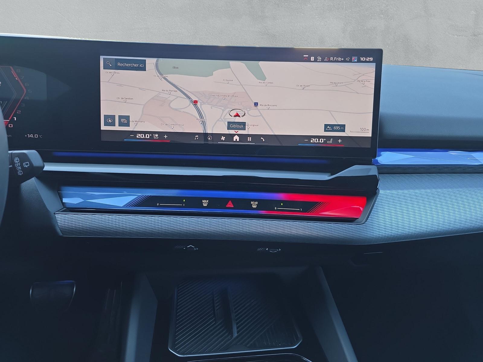 BMW M5 xDrive Touring (CH) * Individual Storm Bay *-image-18