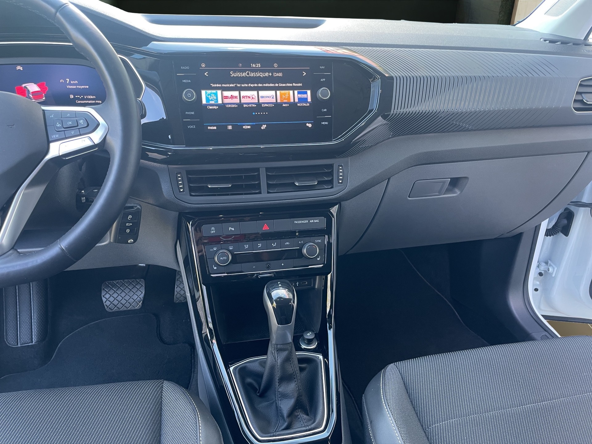 VW T-Cross 1.0 TSI Style DSG-image-10