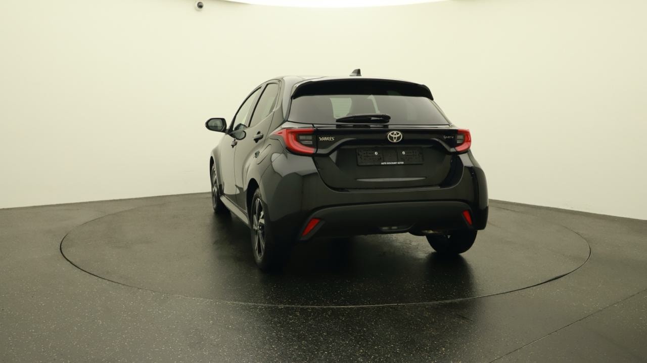 TOYOTA Yaris 1.5 Sport e-CVT-showroom-element-3