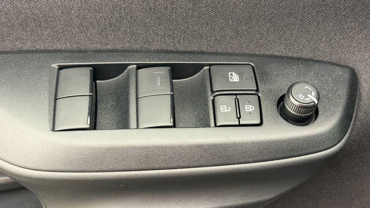 TOYOTA Yaris 1.5 Sport e-CVT-image-8