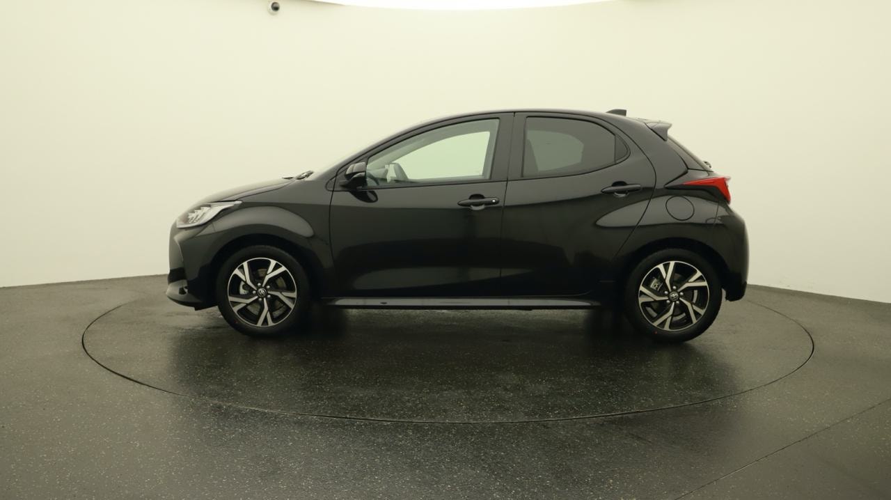 TOYOTA Yaris 1.5 Sport e-CVT-showroom-element-1