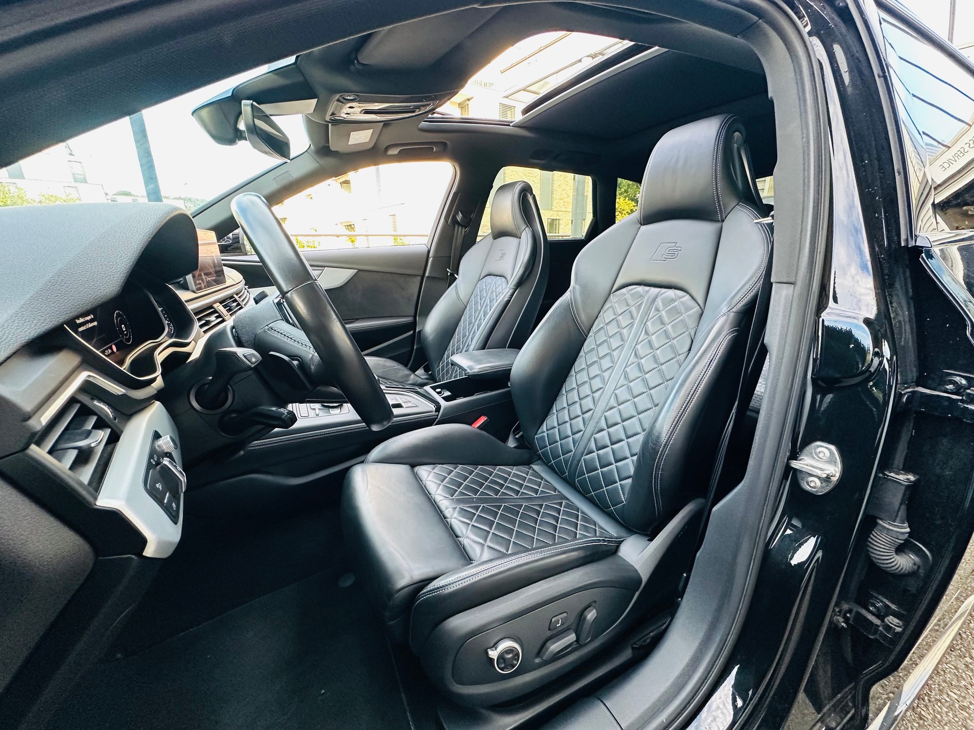 AUDI S4 Avant 3.0 TFSI quattro tiptronic-image-10