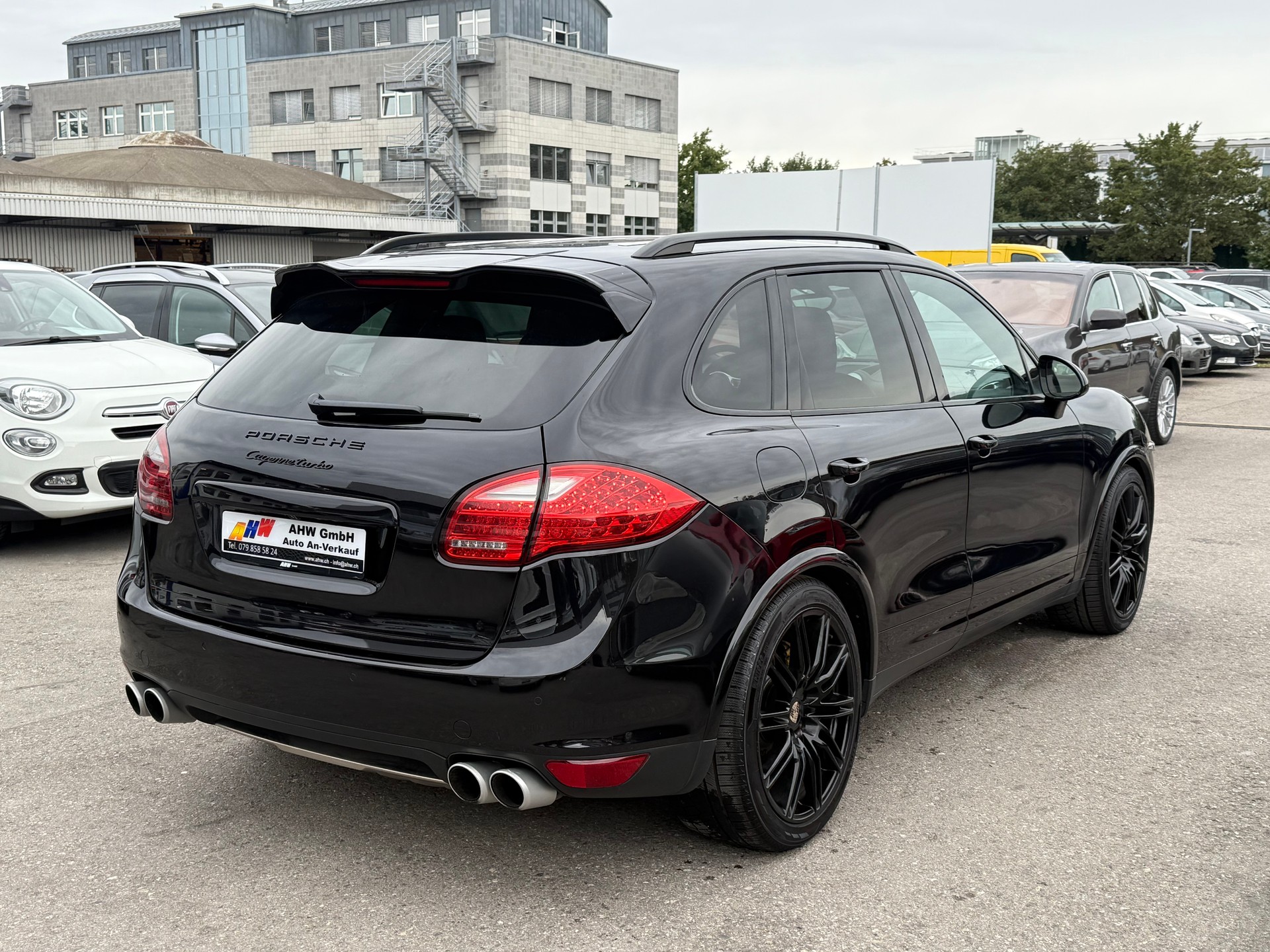 PORSCHE Cayenne Turbo / Frisch ab MFK & Service / Keramik Bremsen / Sportplus Felgen / Rückfahrkamera / BOSE Soundsystem-image-3