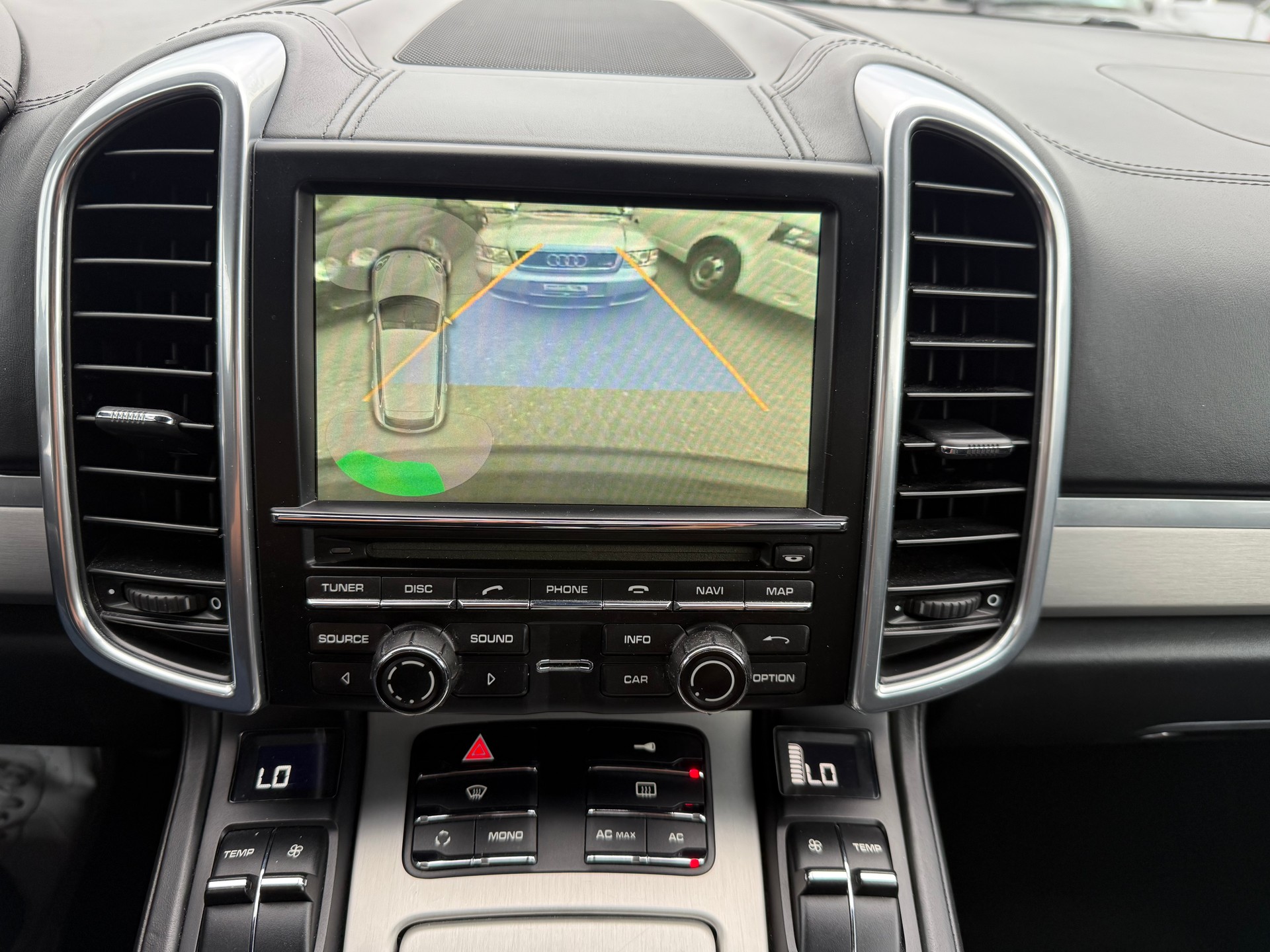 PORSCHE Cayenne Turbo / Frisch ab MFK & Service / Keramik Bremsen / Sportplus Felgen / Rückfahrkamera / BOSE Soundsystem-image-9