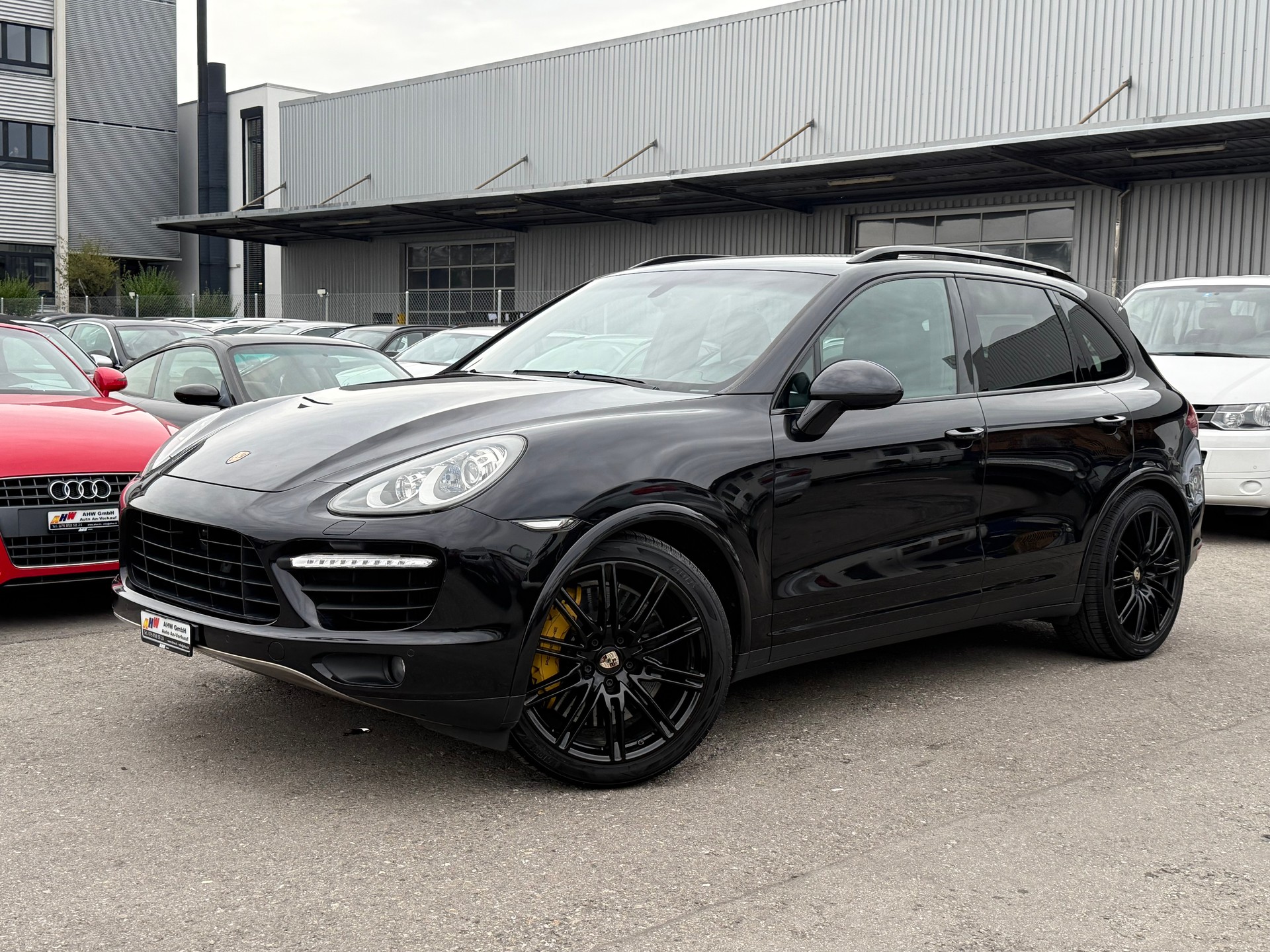 PORSCHE Cayenne Turbo / Frisch ab MFK & Service / Keramik Bremsen / Sportplus Felgen / Rückfahrkamera / BOSE Soundsystem-image-0