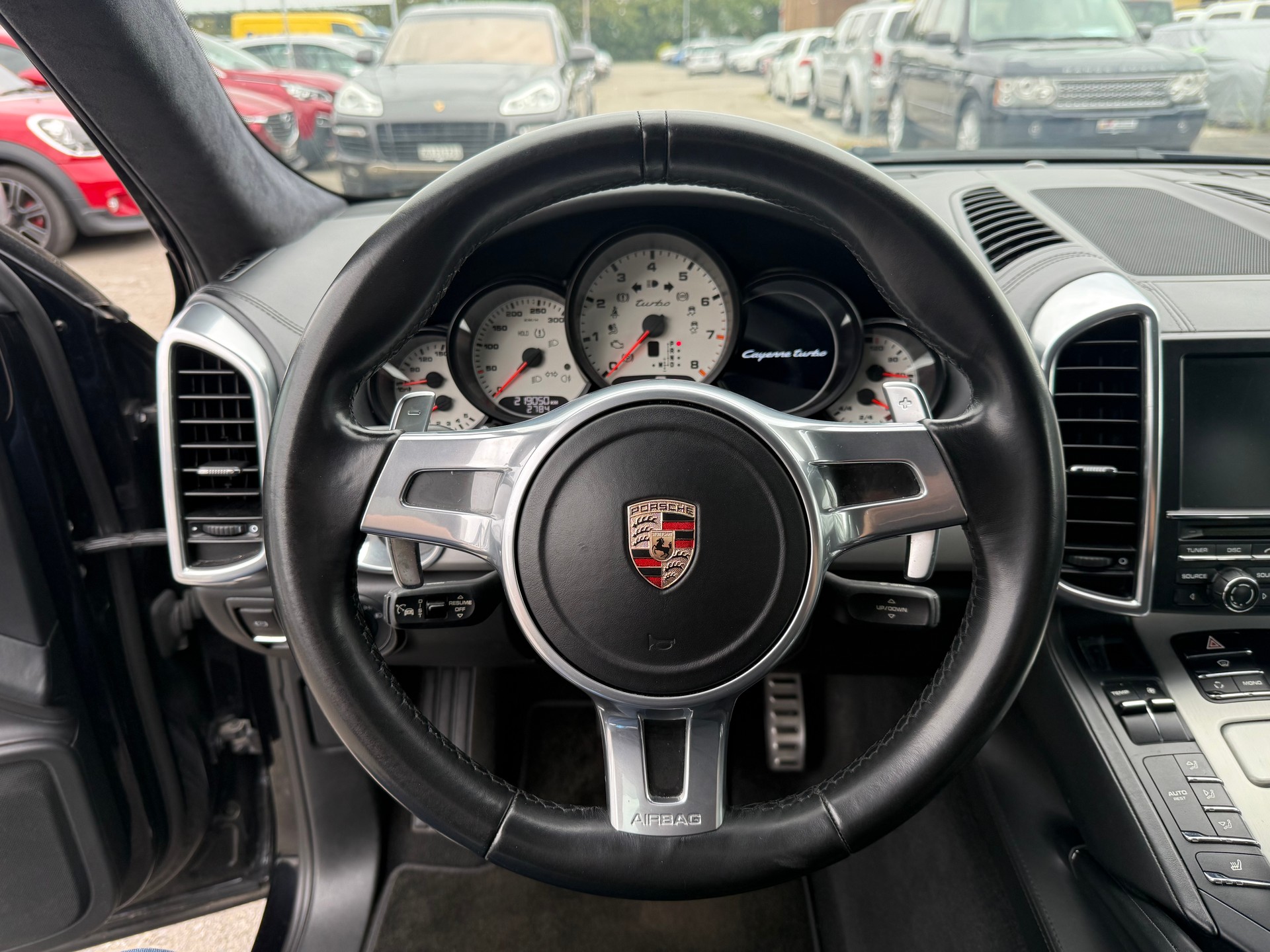 PORSCHE Cayenne Turbo / Frisch ab MFK & Service / Keramik Bremsen / Sportplus Felgen / Rückfahrkamera / BOSE Soundsystem-image-10