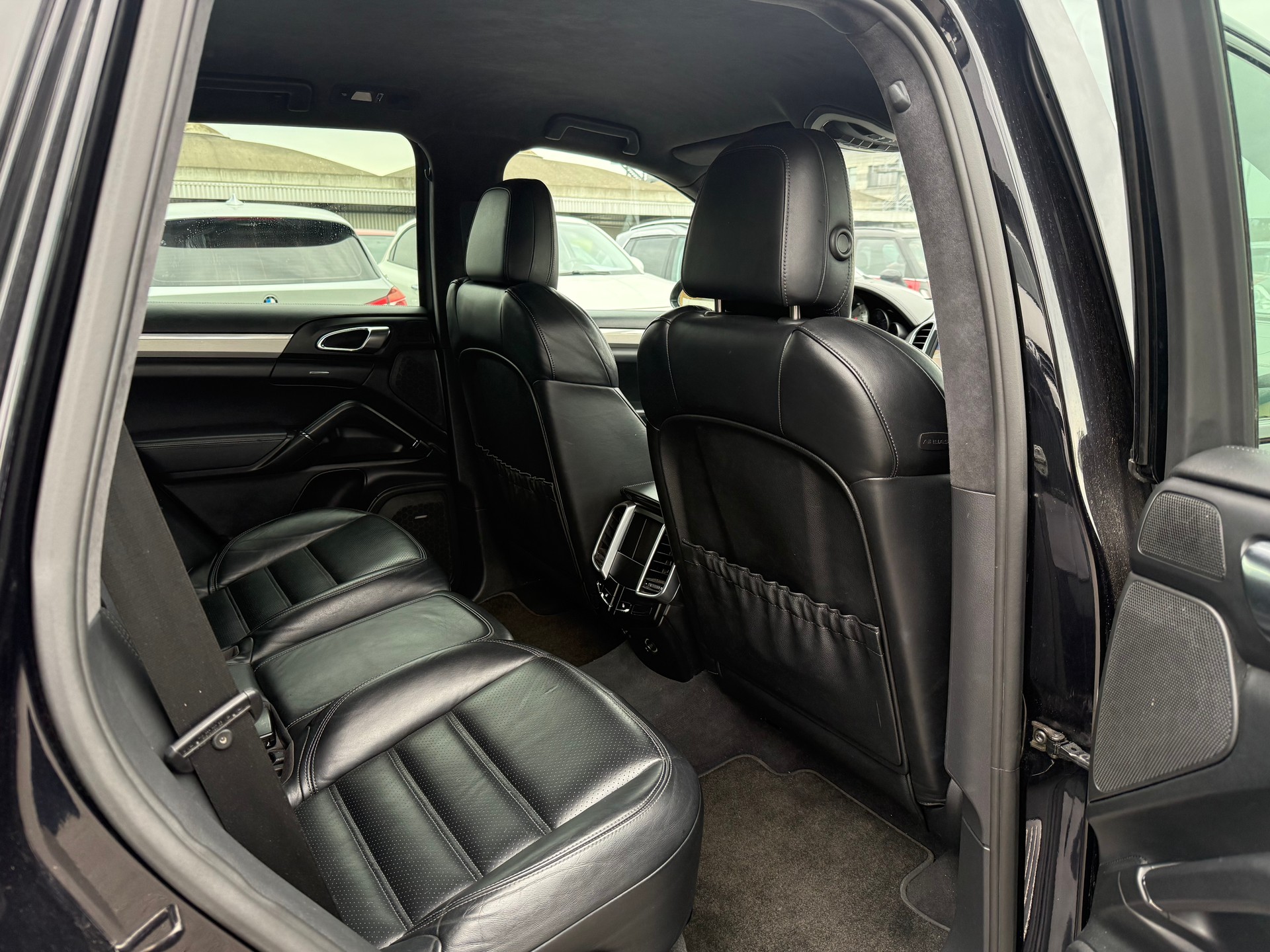 PORSCHE Cayenne Turbo / Frisch ab MFK & Service / Keramik Bremsen / Sportplus Felgen / Rückfahrkamera / BOSE Soundsystem-image-13