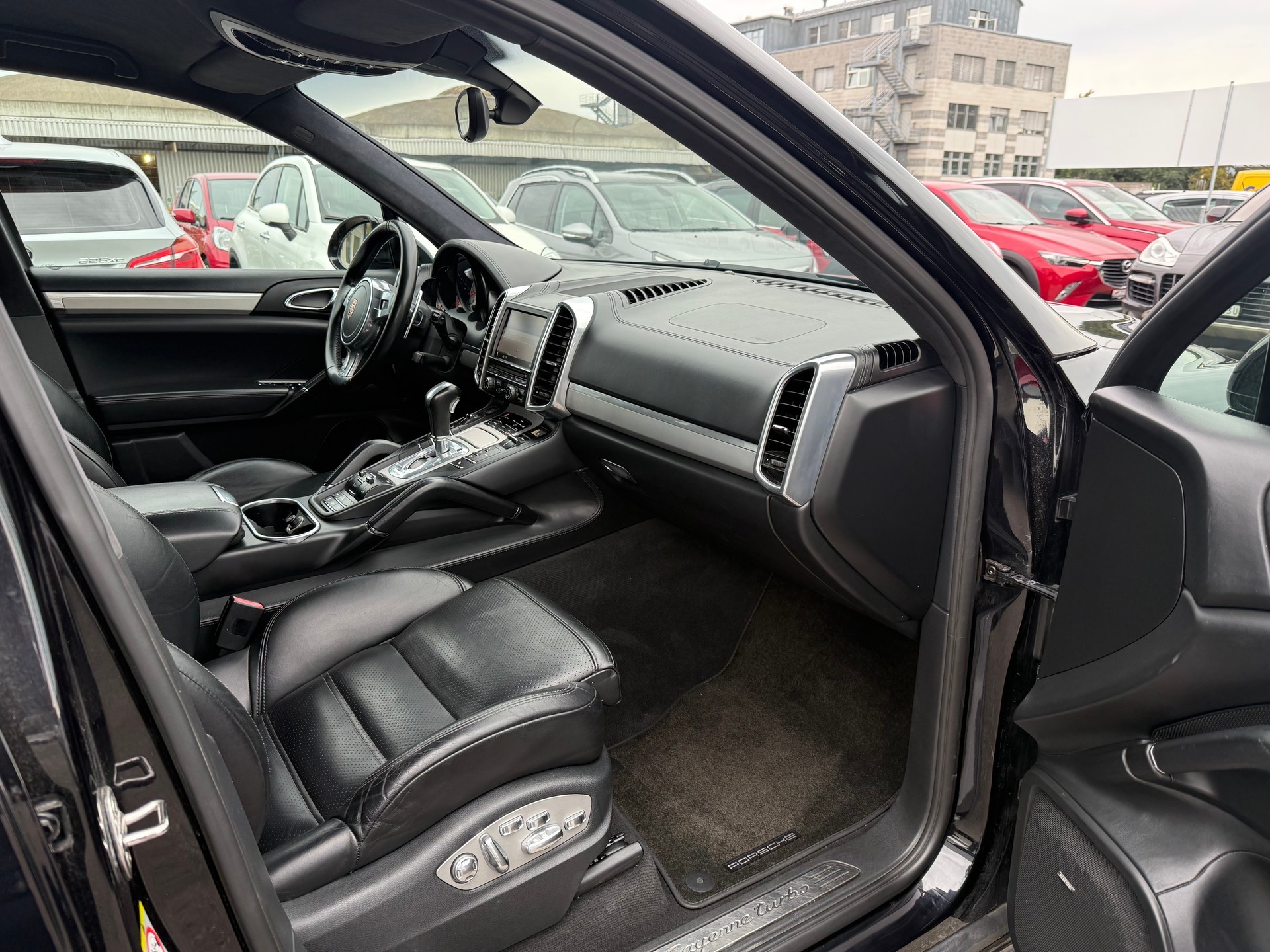 PORSCHE Cayenne Turbo / Frisch ab MFK & Service / Keramik Bremsen / Sportplus Felgen / Rückfahrkamera / BOSE Soundsystem-image-7