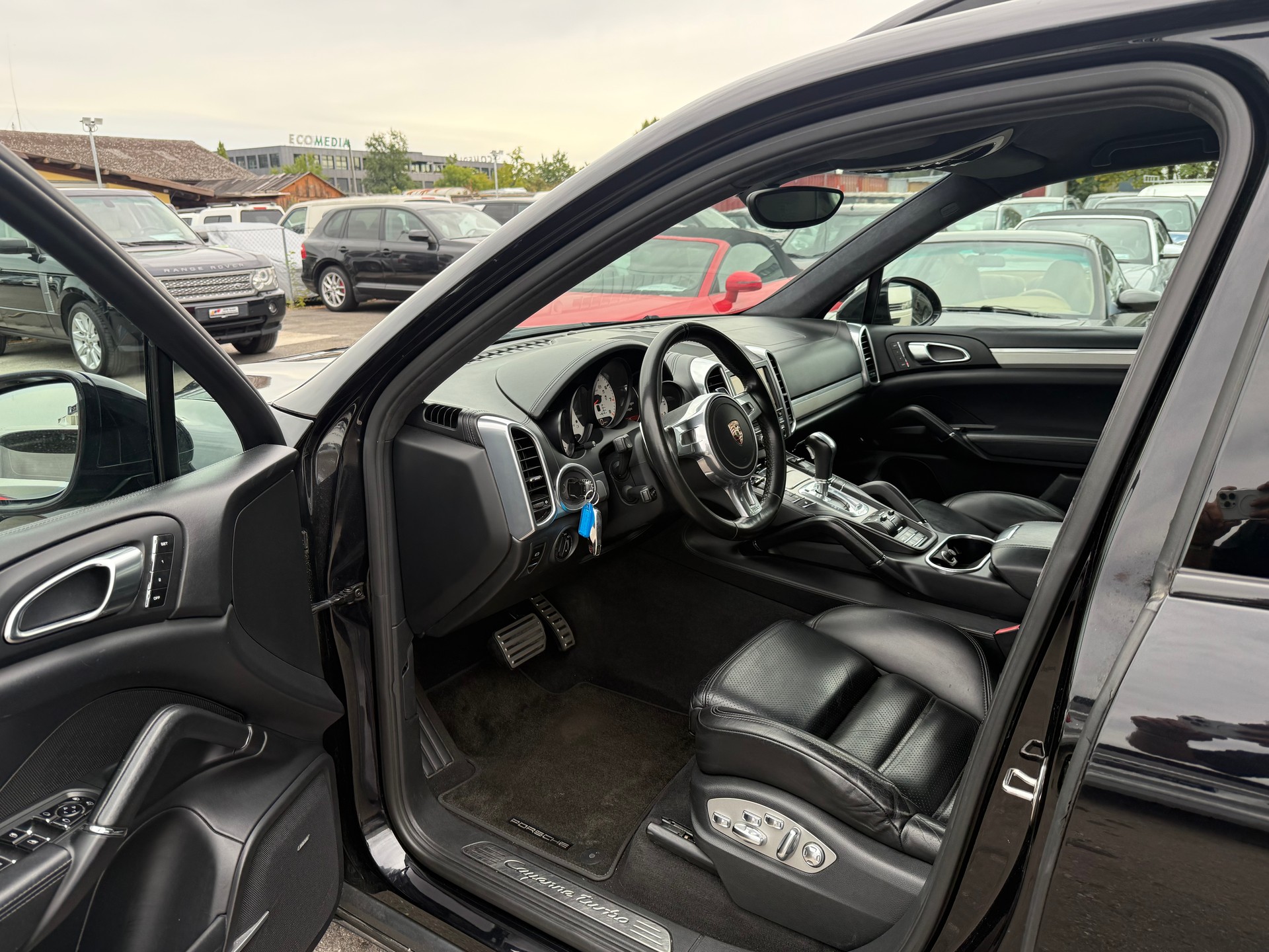 PORSCHE Cayenne Turbo / Frisch ab MFK & Service / Keramik Bremsen / Sportplus Felgen / Rückfahrkamera / BOSE Soundsystem-image-11