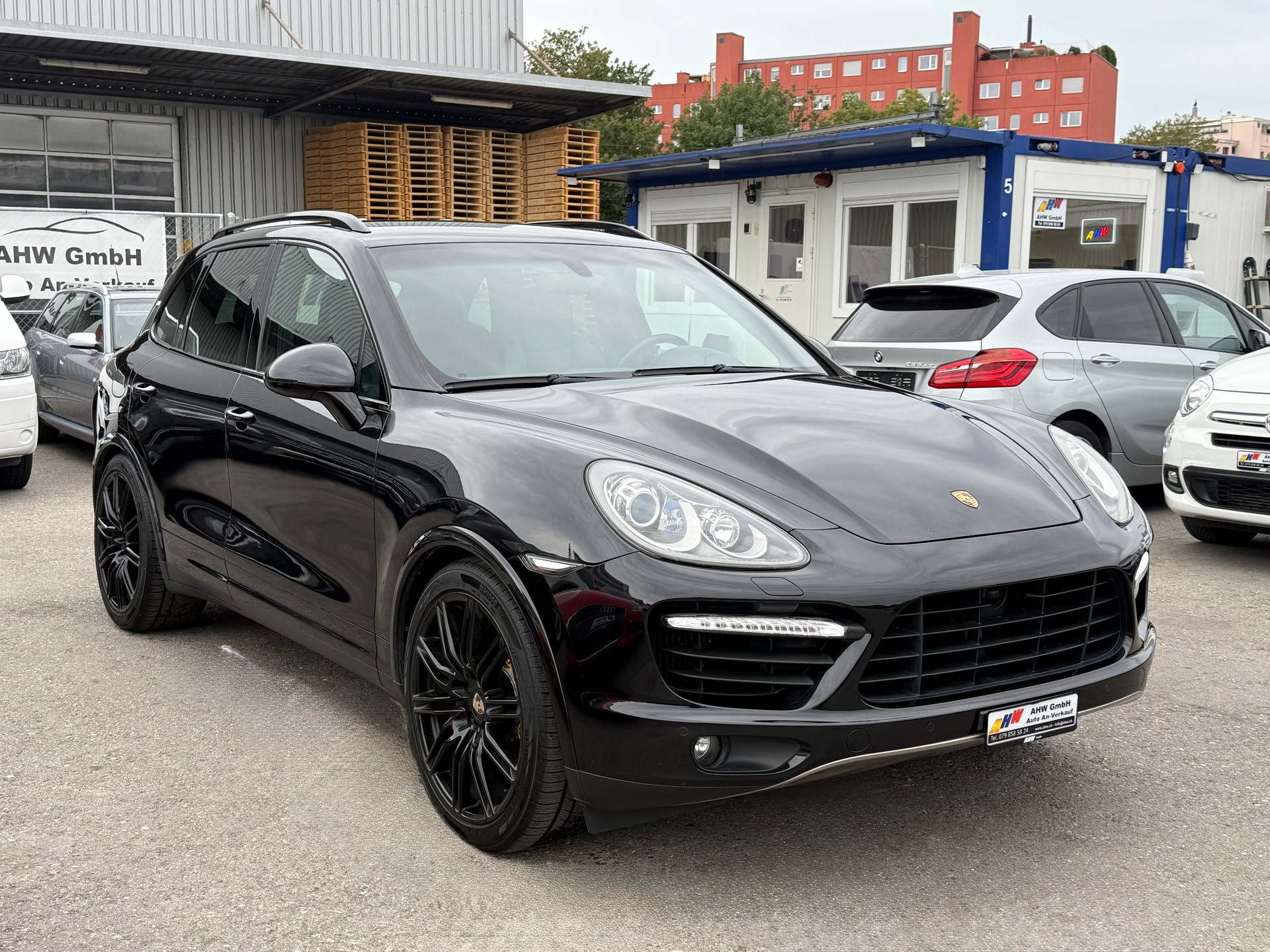 PORSCHE Cayenne Turbo / Frisch ab MFK & Service / Keramik Bremsen / Sportplus Felgen / Rückfahrkamera / BOSE Soundsystem-image-2