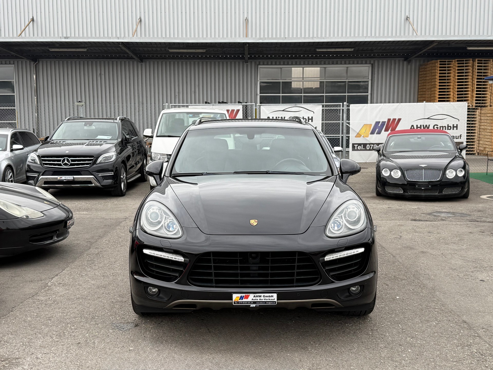 PORSCHE Cayenne Turbo / Frisch ab MFK & Service / Keramik Bremsen / Sportplus Felgen / Rückfahrkamera / BOSE Soundsystem-image-1