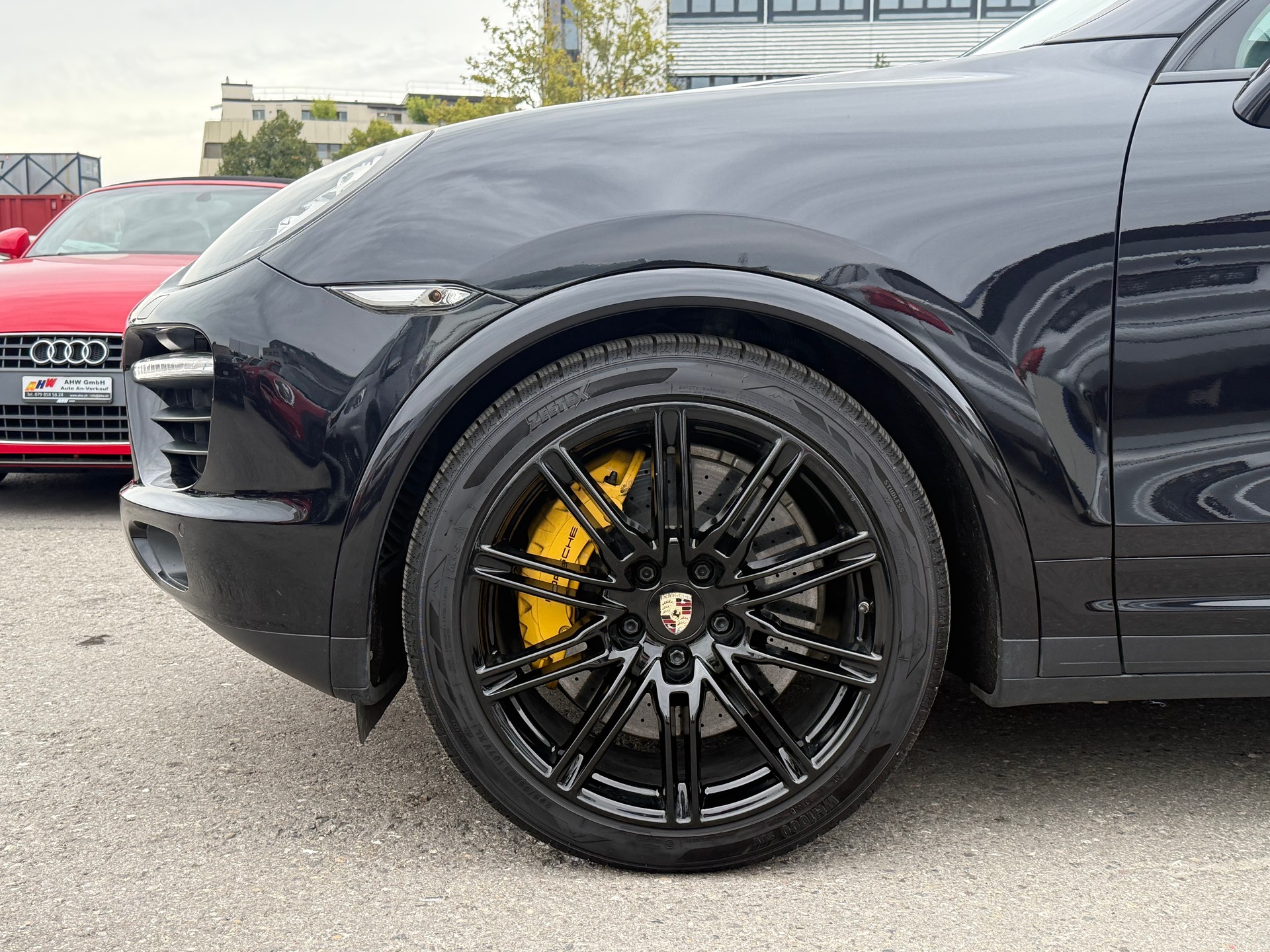 PORSCHE Cayenne Turbo / Frisch ab MFK & Service / Keramik Bremsen / Sportplus Felgen / Rückfahrkamera / BOSE Soundsystem-image-6