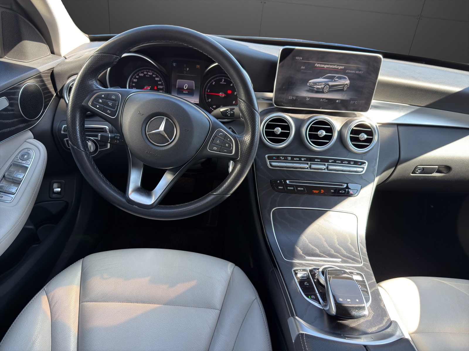 MERCEDES-BENZ C 250 d Swiss Star Avantgarde 4Matic 9G-Tronic-image-8