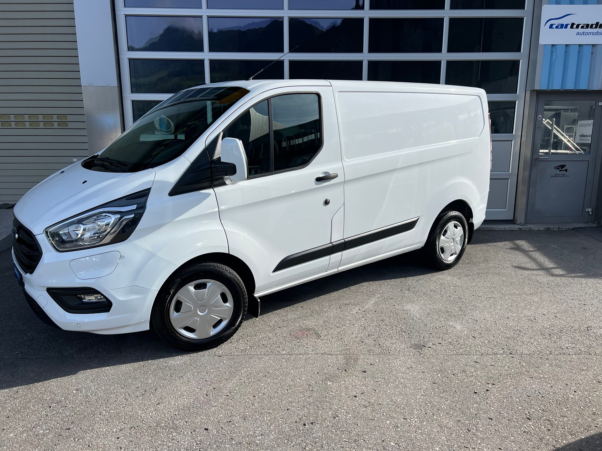 FORD Transit Custom Van 340 L1H1 Limited PHEV *** Automatik * Navigation * Klima * Tempomat * frisch ab MFK * 12/24 Garantie **-image-2
