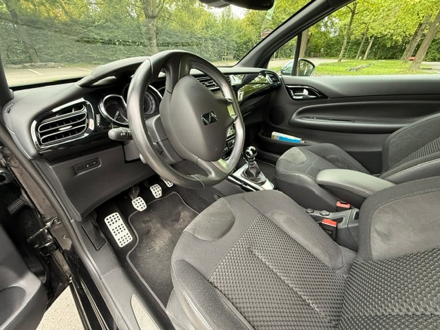 DS AUTOMOBILES 1.6 THP Sport Chic Plus-image-3