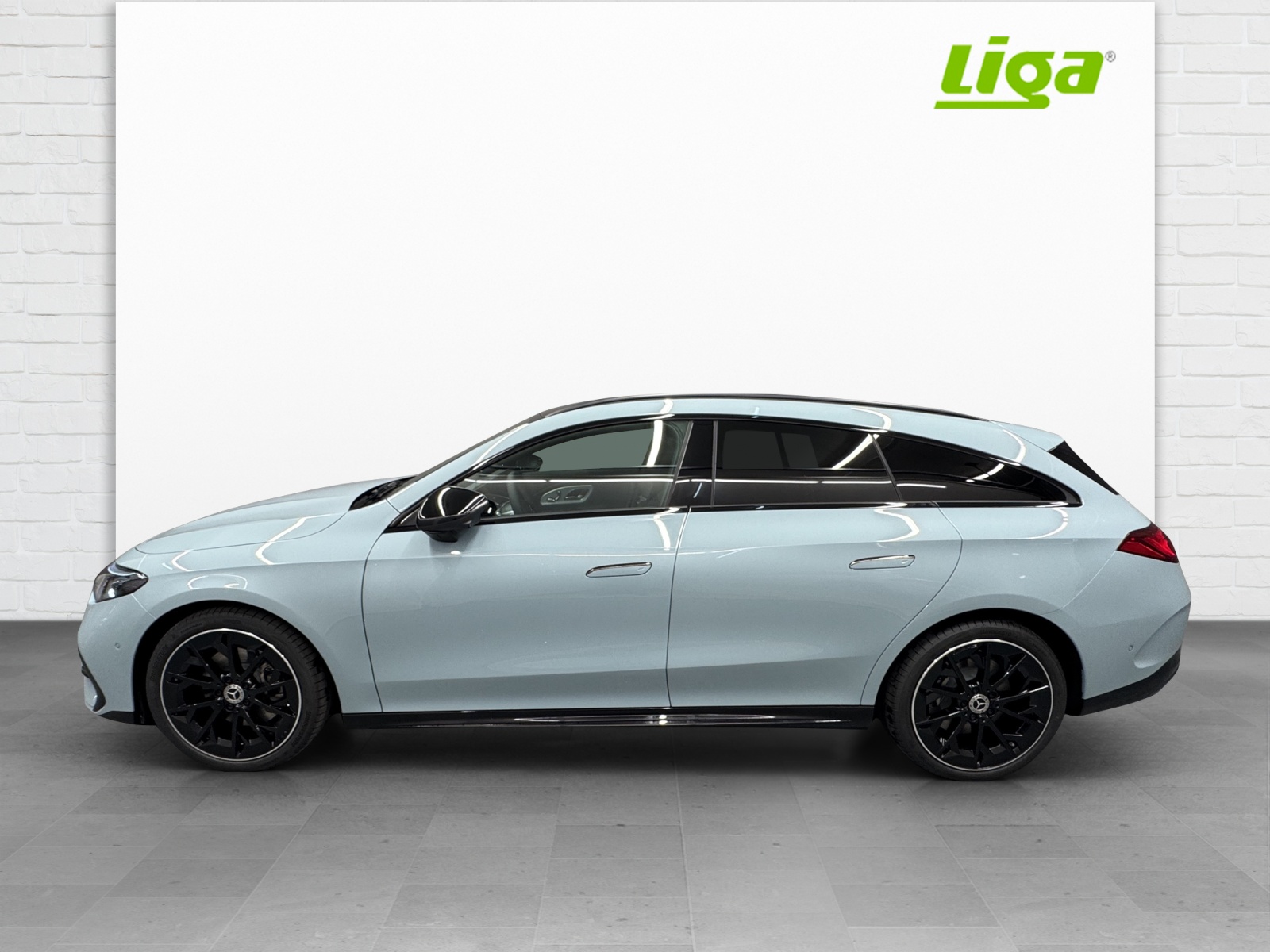 MERCEDES-BENZ CLA 350 4Matic Shooting Brake with EQ Hybrid-showroom-element-2