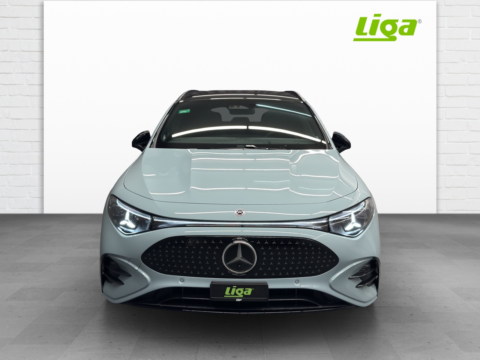 MERCEDES-BENZ CLA 350 4Matic Shooting Brake with EQ Hybrid-showroom-element-1