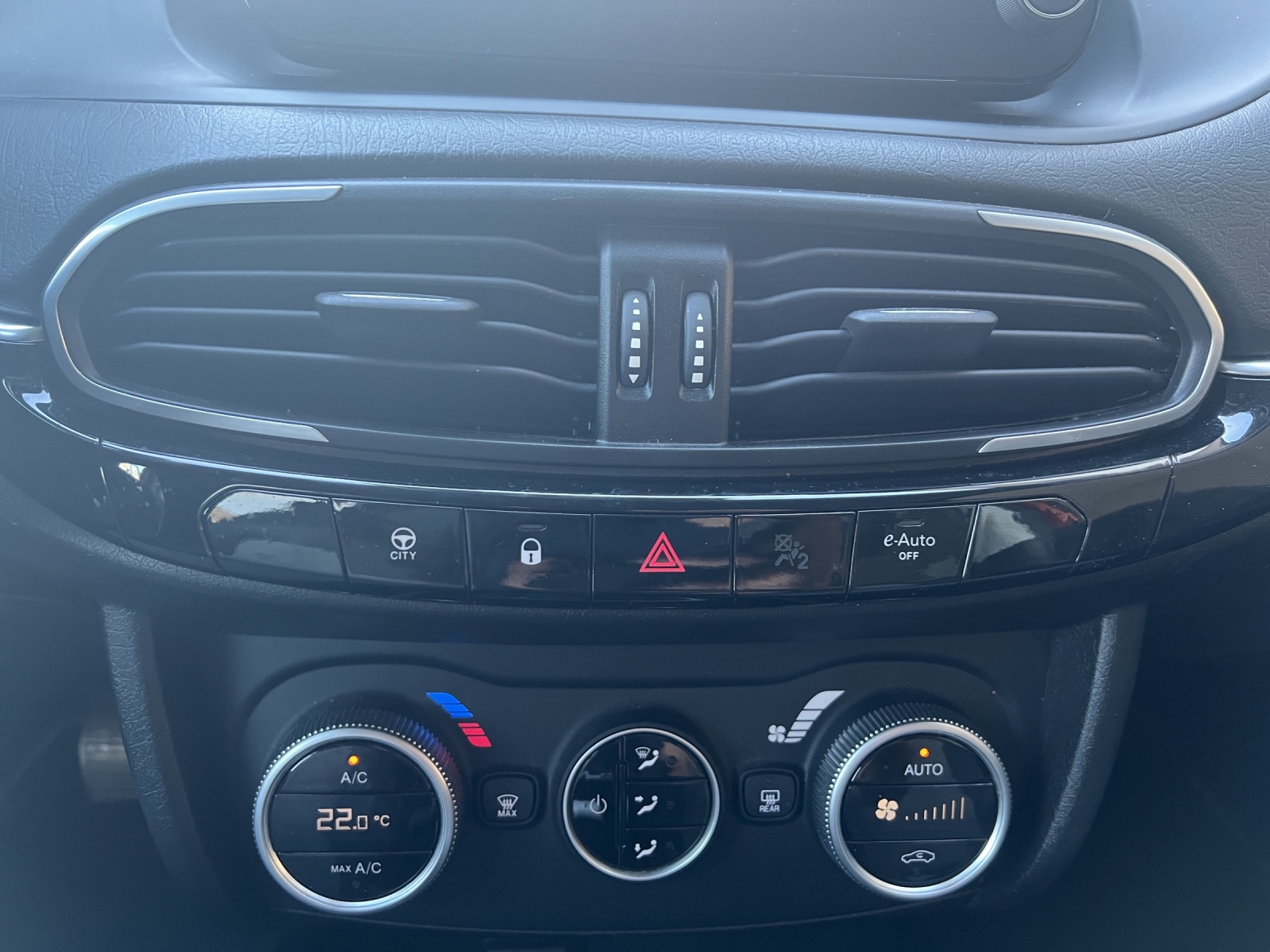 FIAT Tipo SW 1.5 Hybrid Swiss Cross-image-10