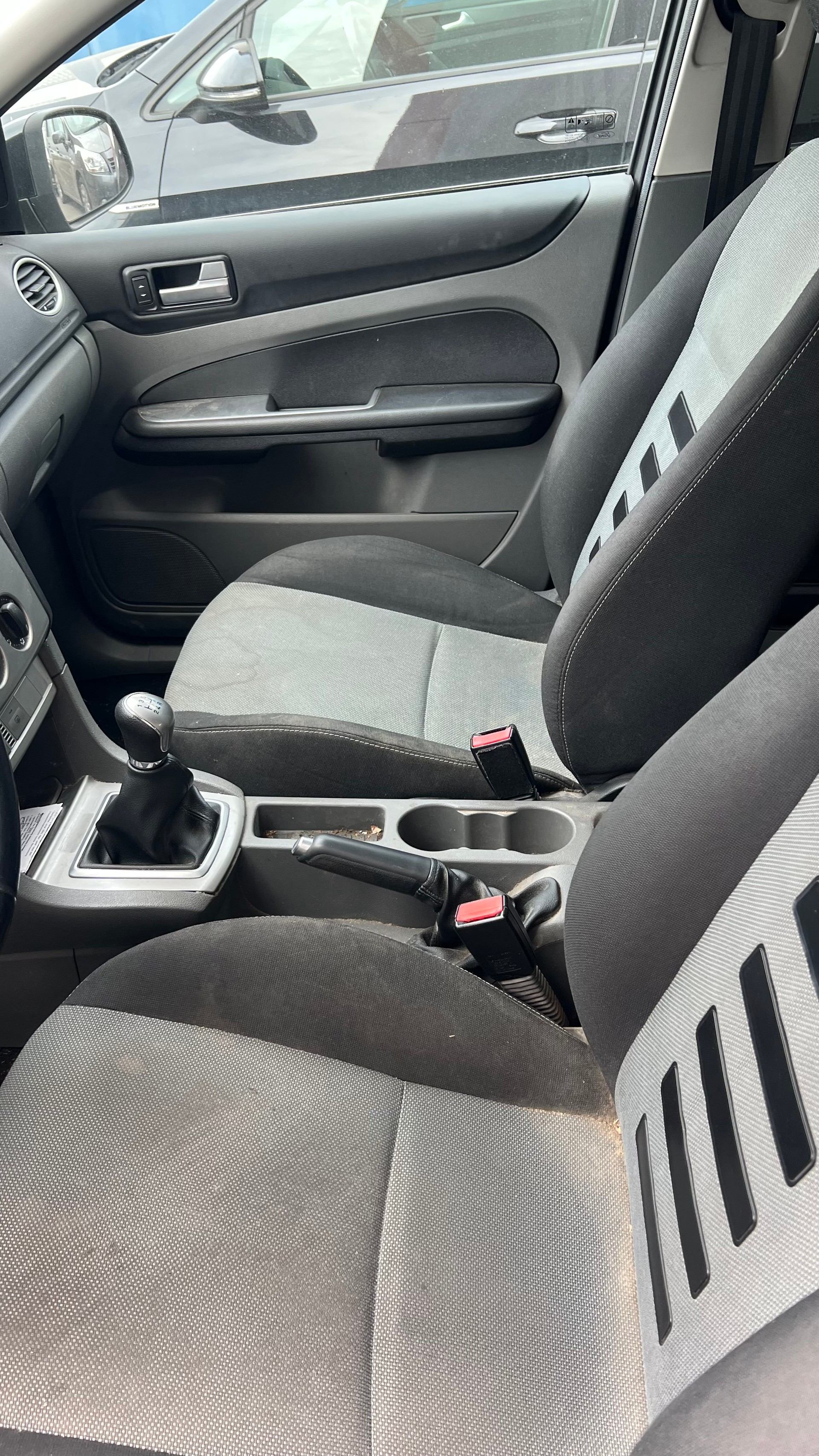 FORD Focus 1.8i Titanium-image-14