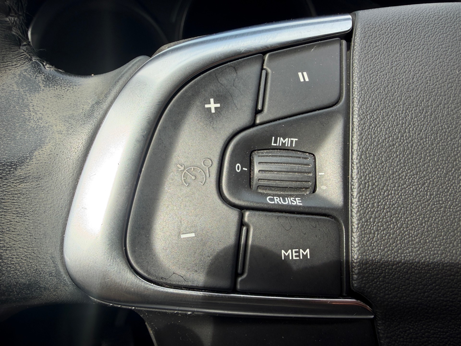 CITROEN C4 1.2 Pure Tech Shine-image-11