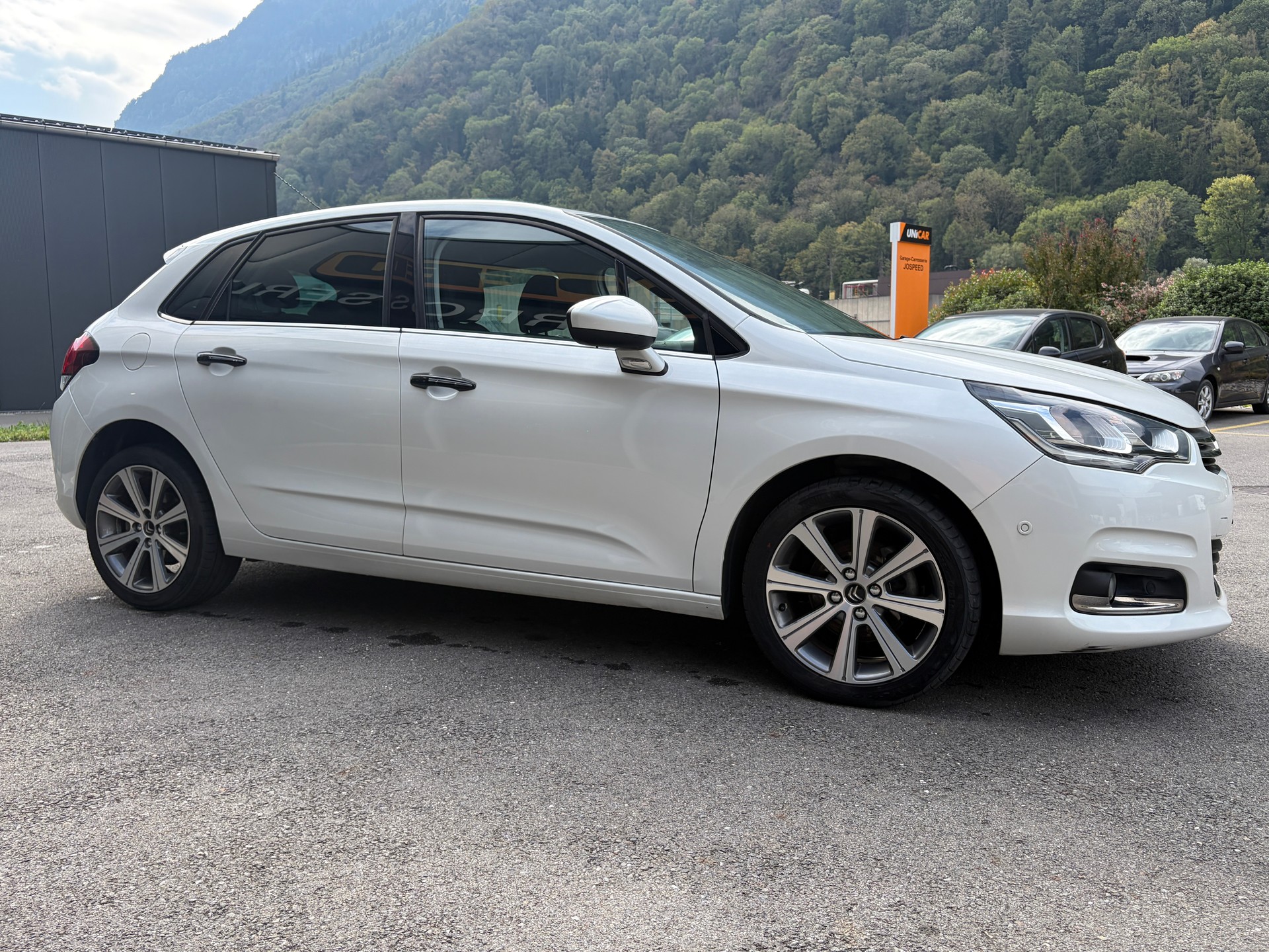 CITROEN C4 1.2 Pure Tech Shine-image-5