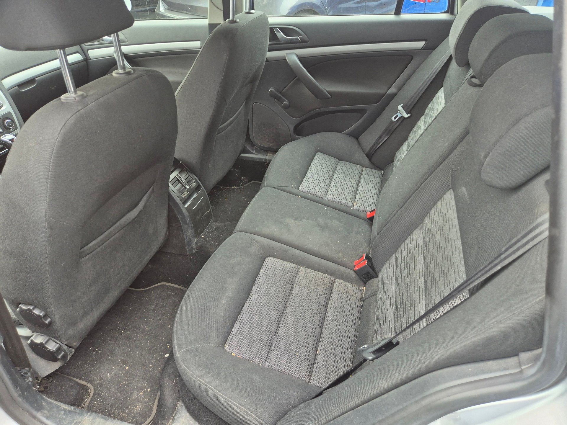 SKODA Octavia Combi 1.6 TDI Ambition 4x4-image-6