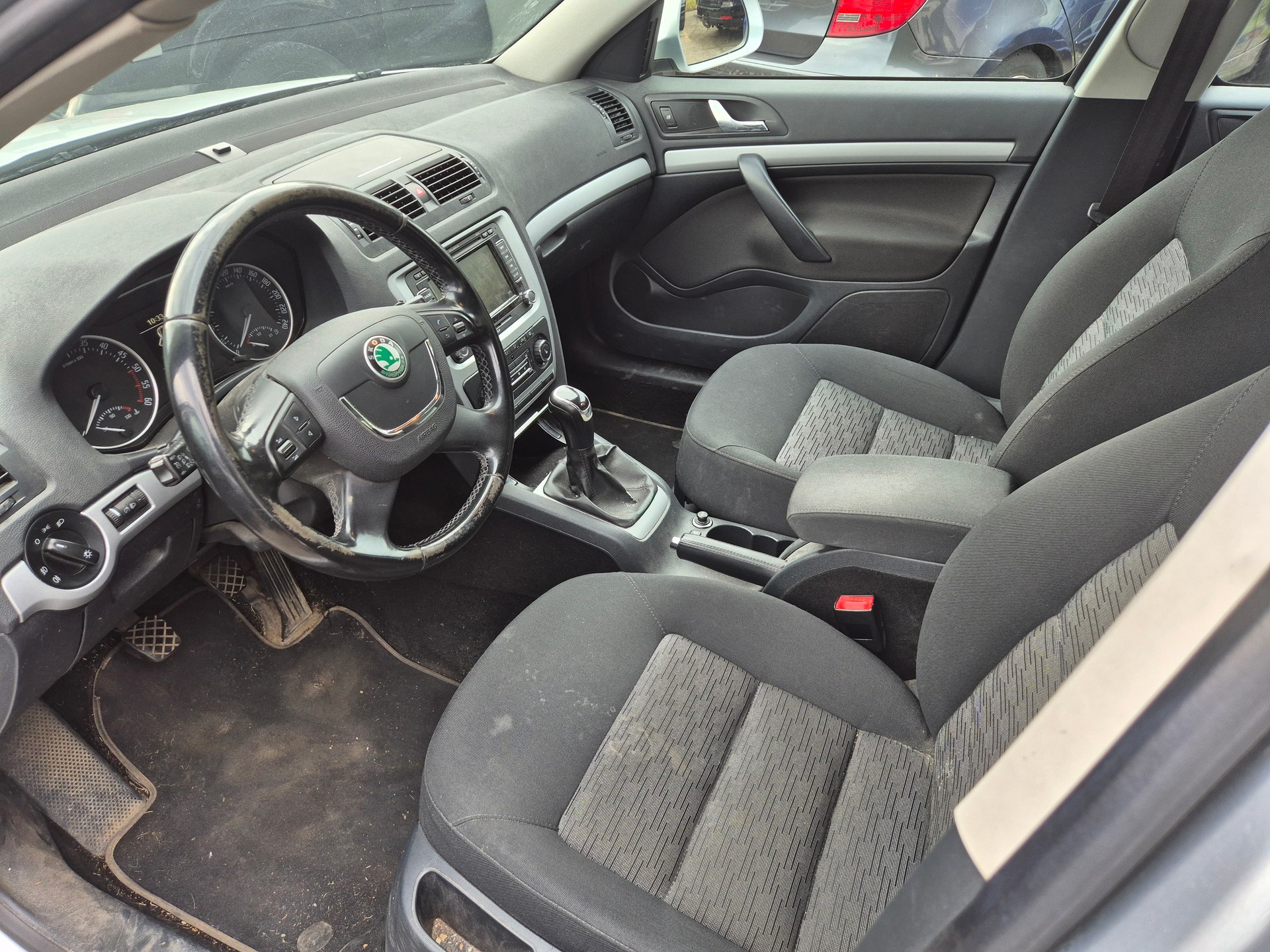 SKODA Octavia Combi 1.6 TDI Ambition 4x4-image-5