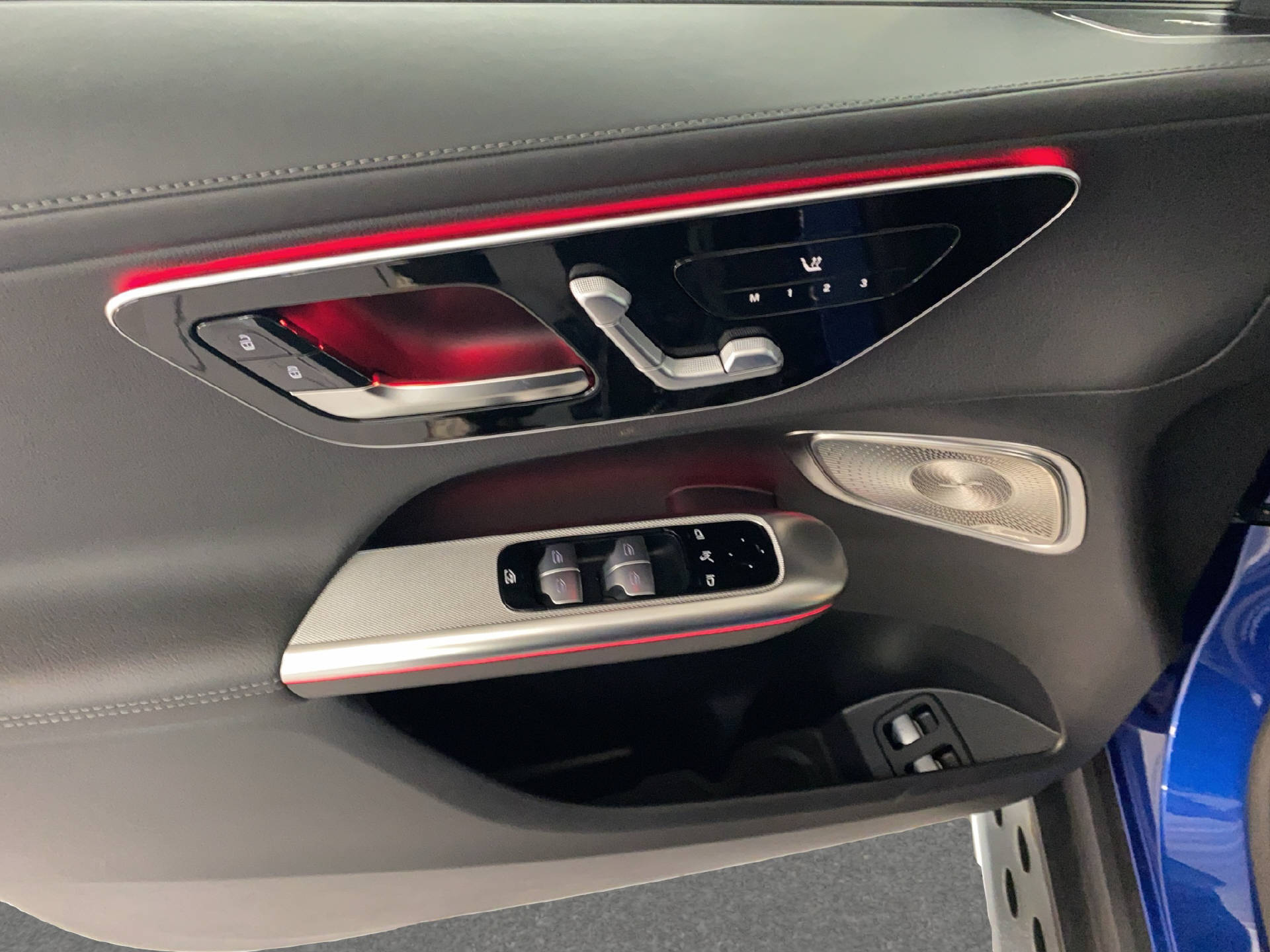 MERCEDES-BENZ GLC 300 e AMG Line 4MATIC-image-11