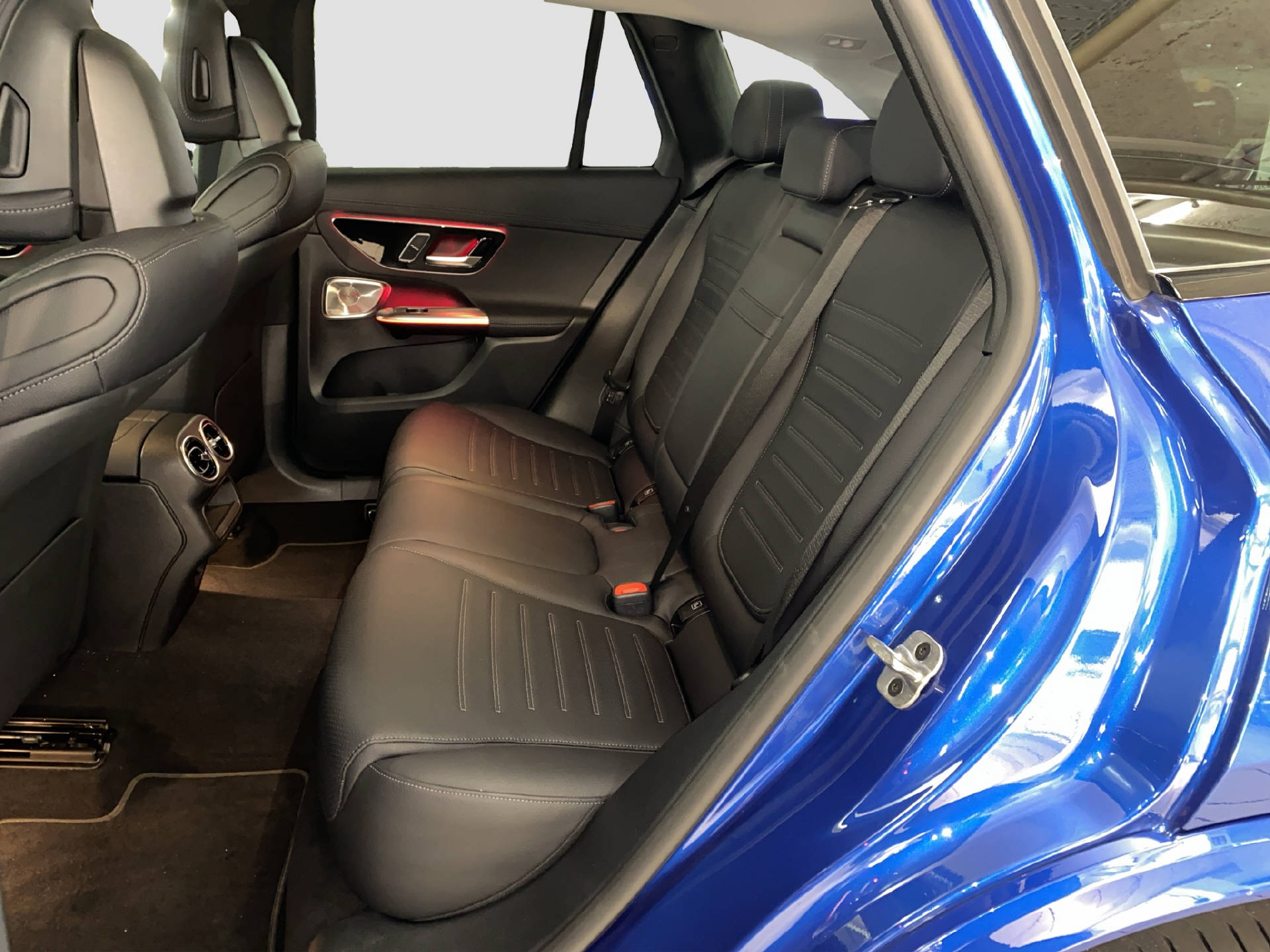MERCEDES-BENZ GLC 300 e AMG Line 4MATIC-image-12